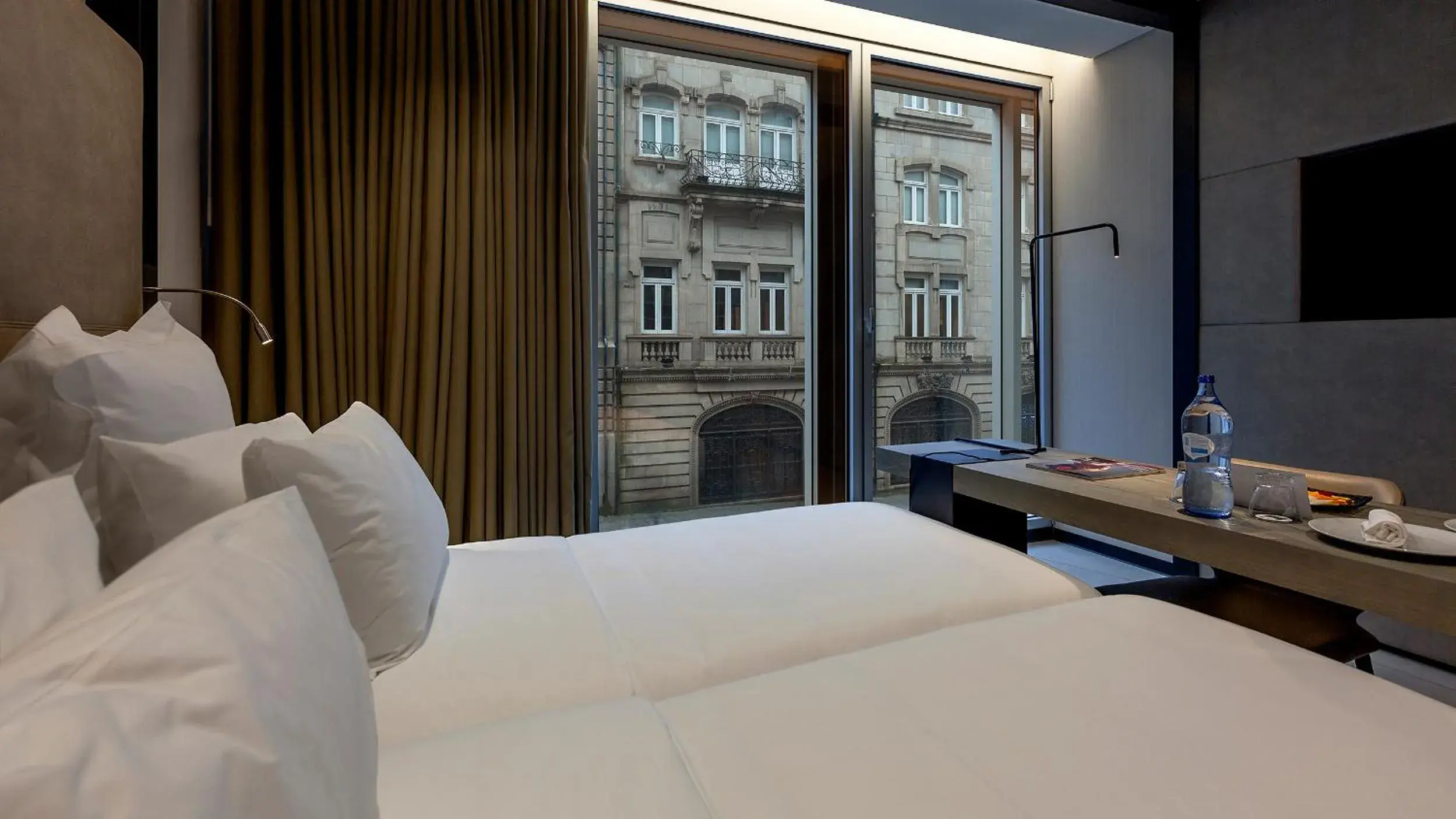 Twin Room with City View in Porto Royal Bridges Hotel Twin Room with City View in Porto Royal Bridges Hotel