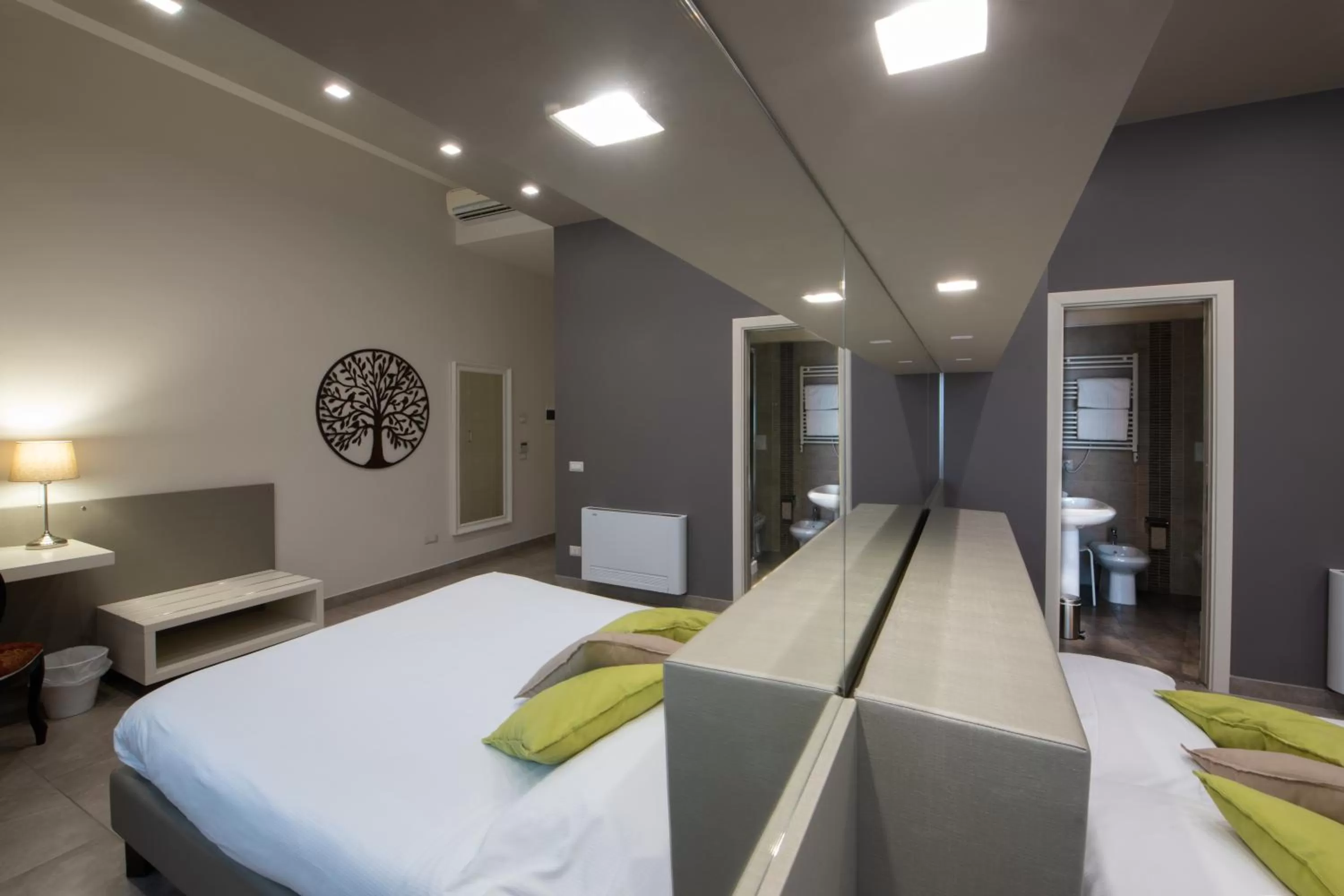 Bathroom, Bed in B&B Palazzo Paciotti