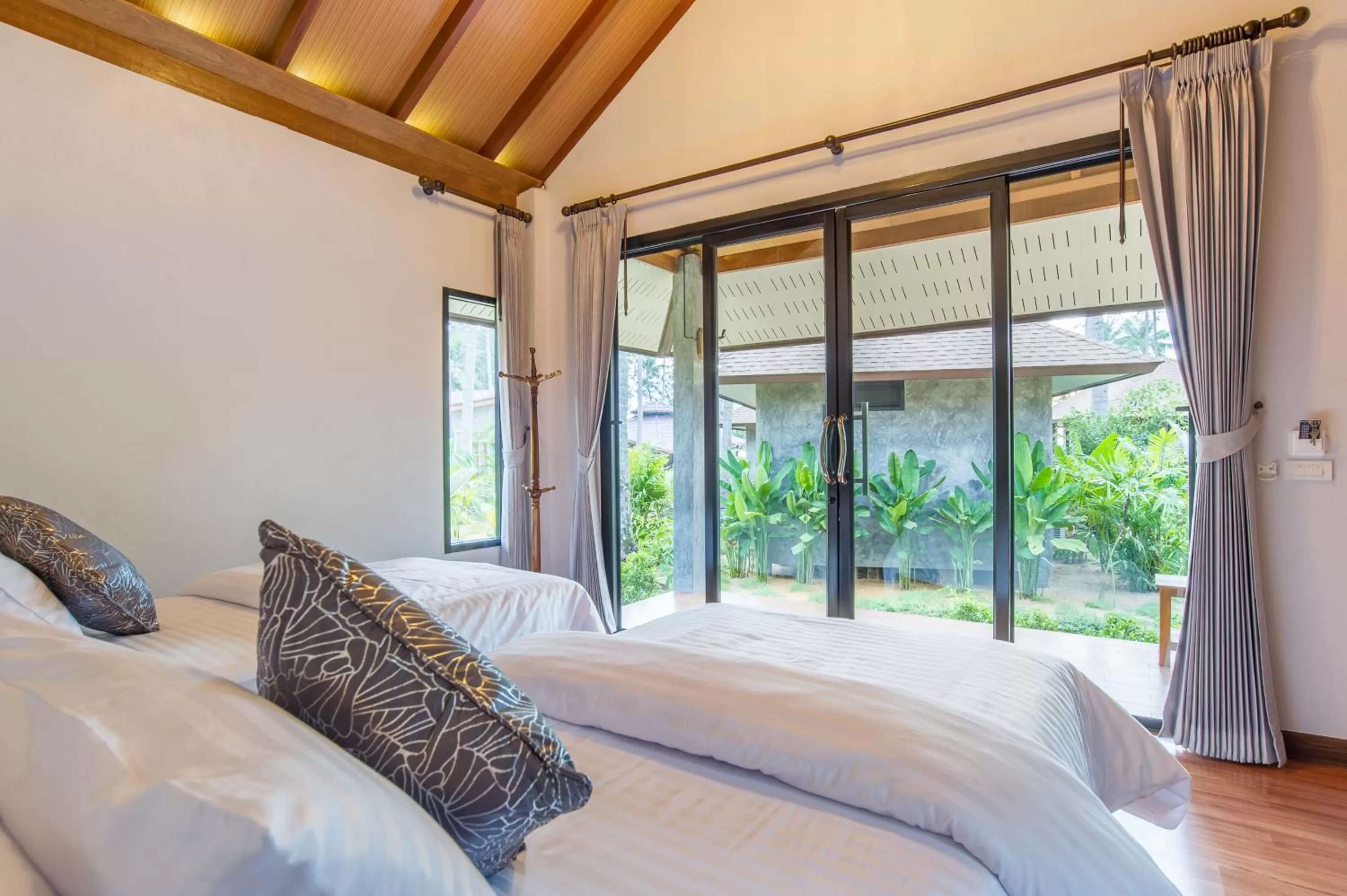 Bedroom, Bed in Medee Resort