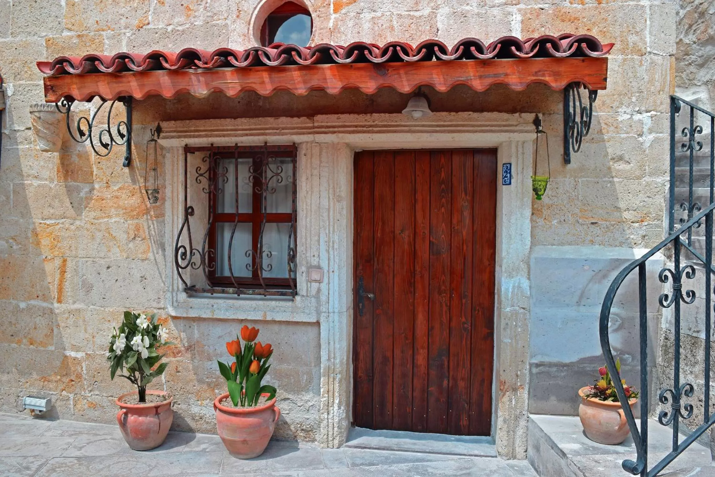 Decorative detail in Tulip Cave Suites
