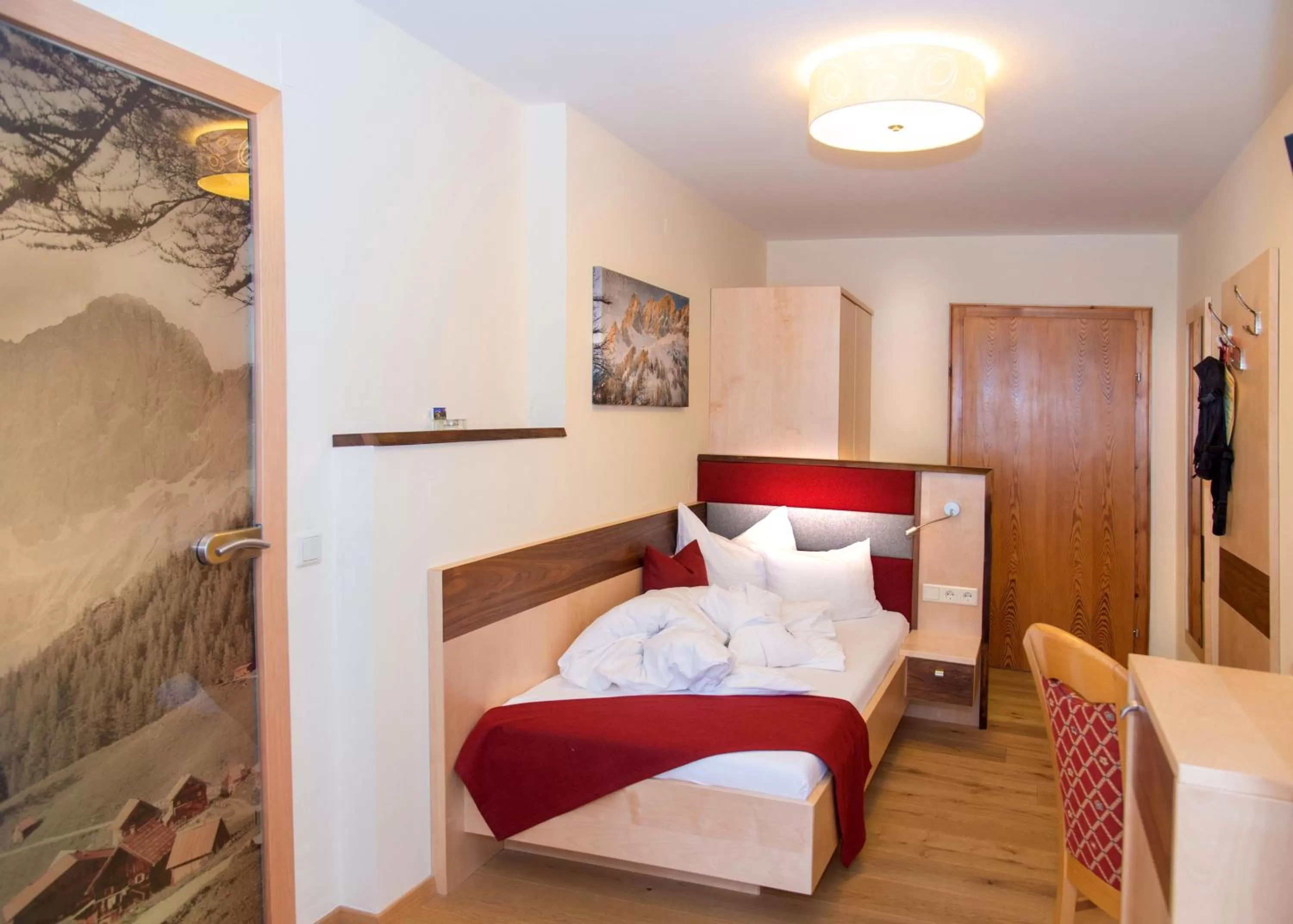 Bed in Hotel Rösslhof