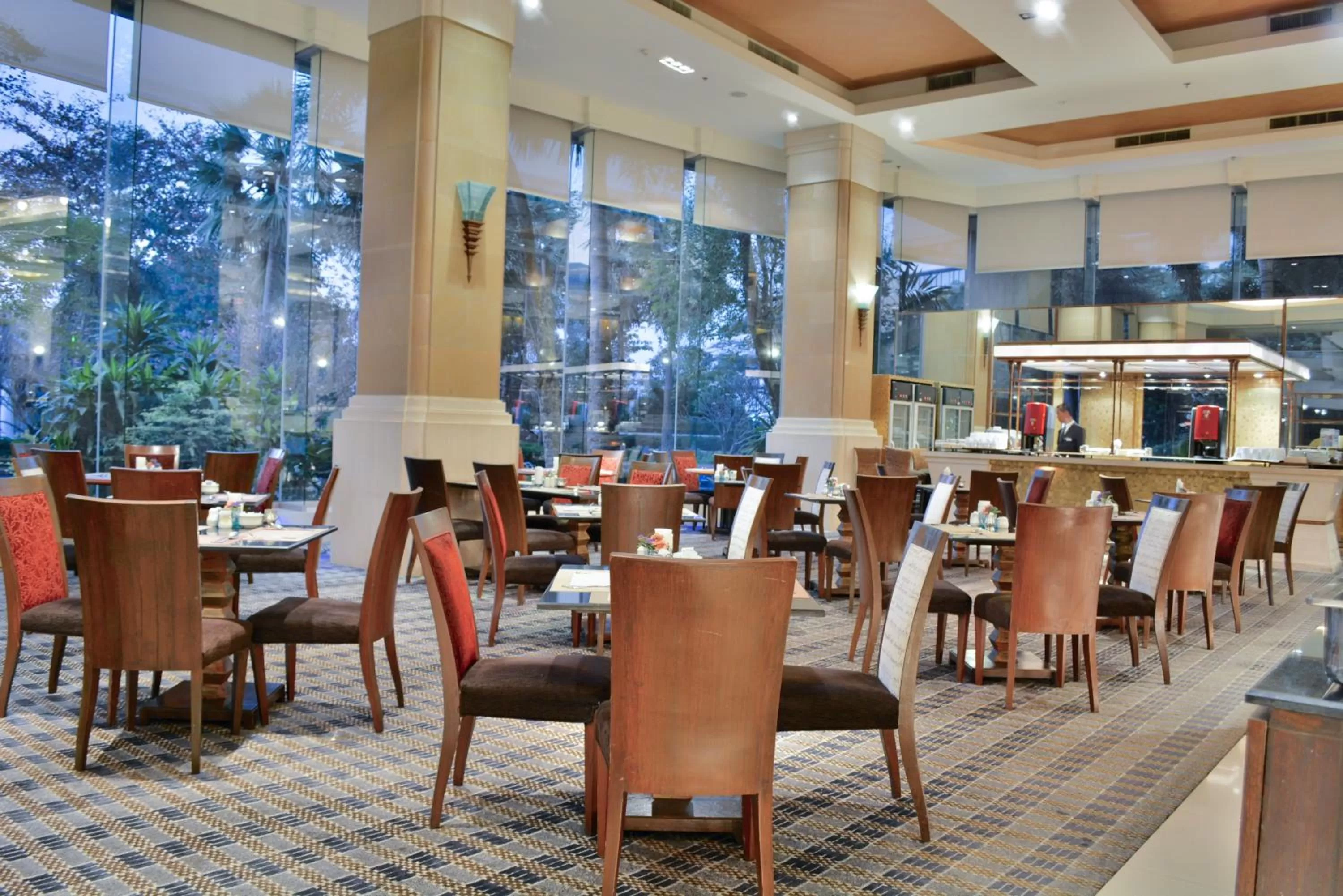 Restaurant/places to eat in Rama Gardens Hotel Bangkok