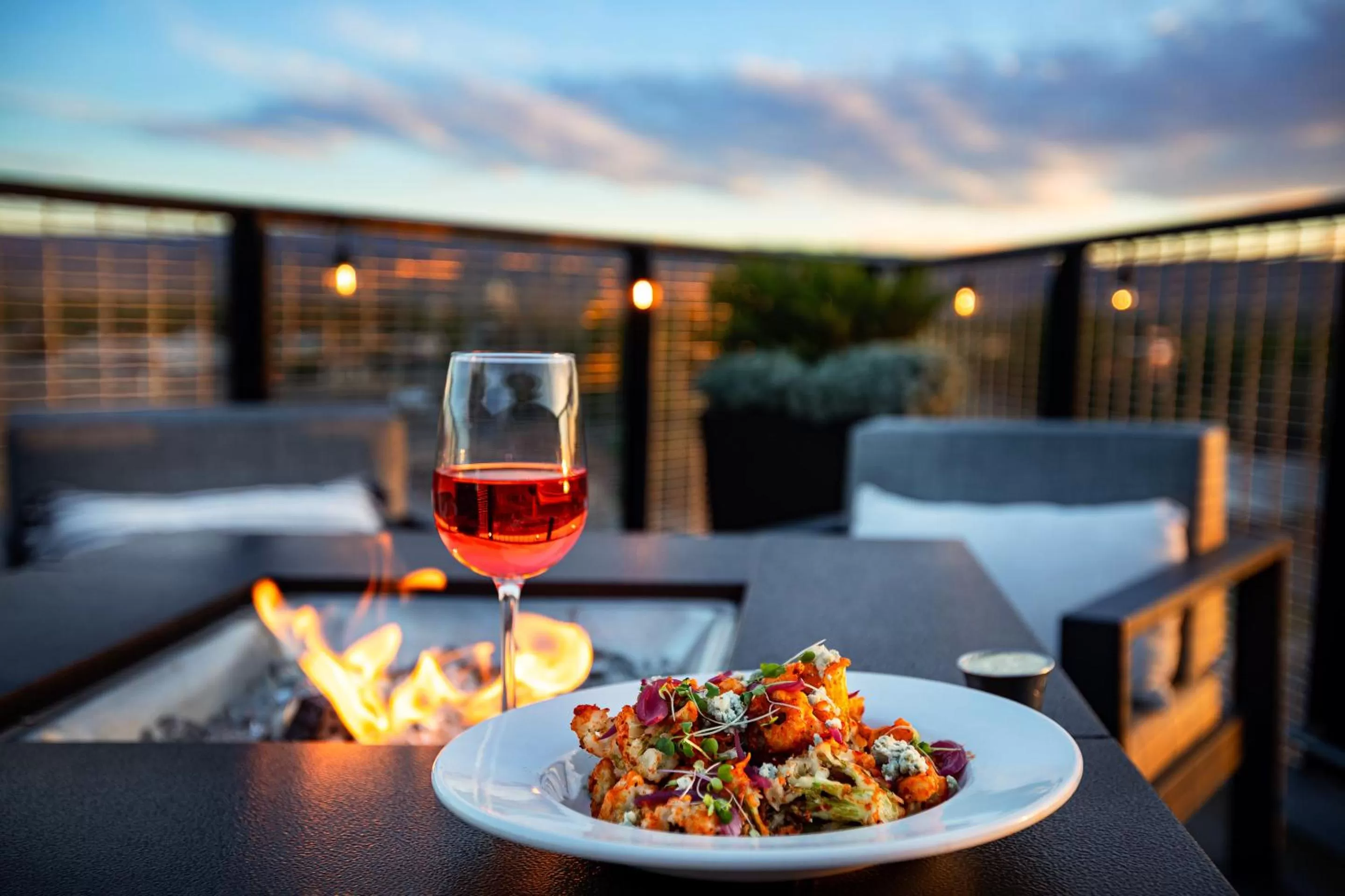 Restaurant/places to eat in Hotel Maverick