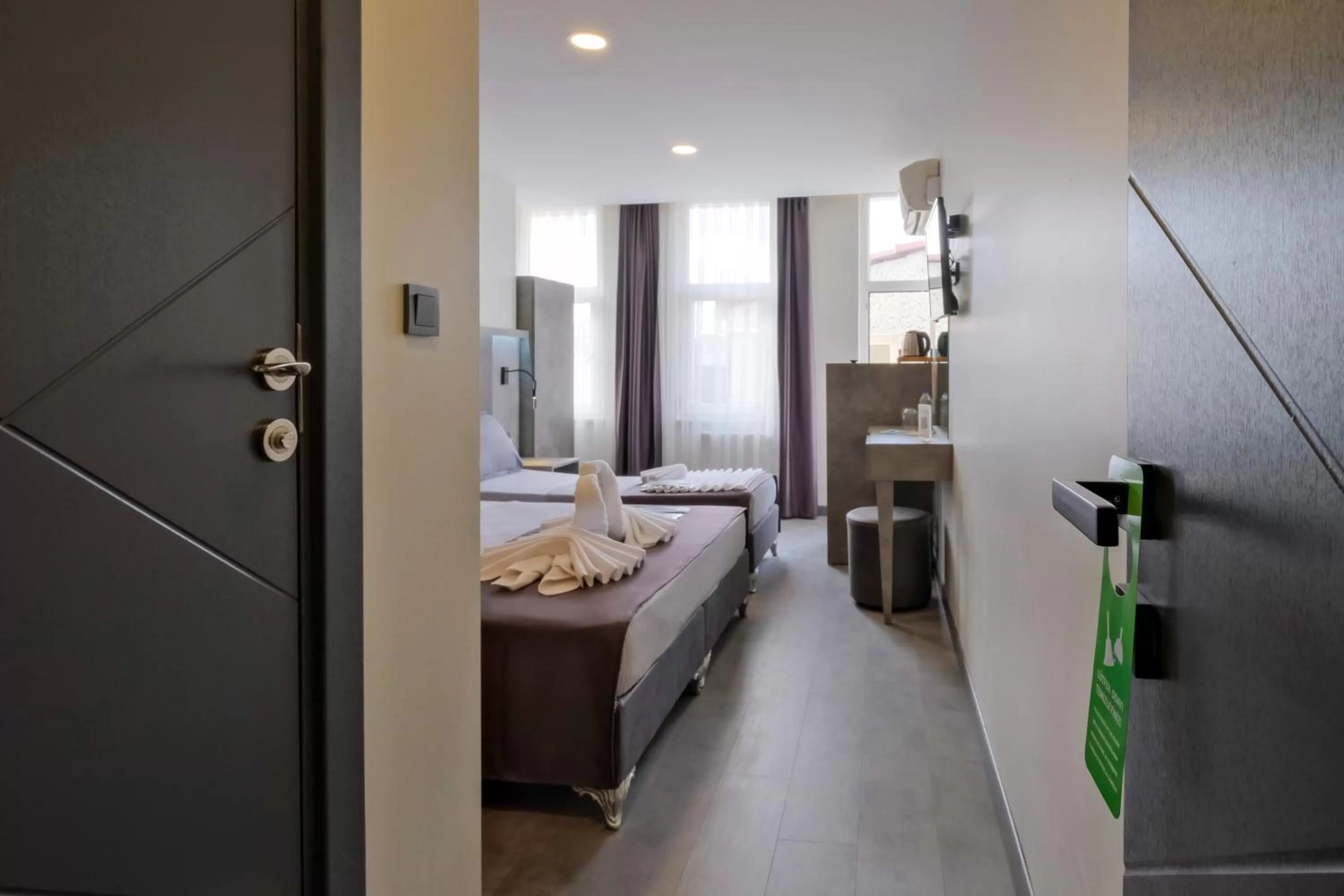 Bed in The Queen Hotel