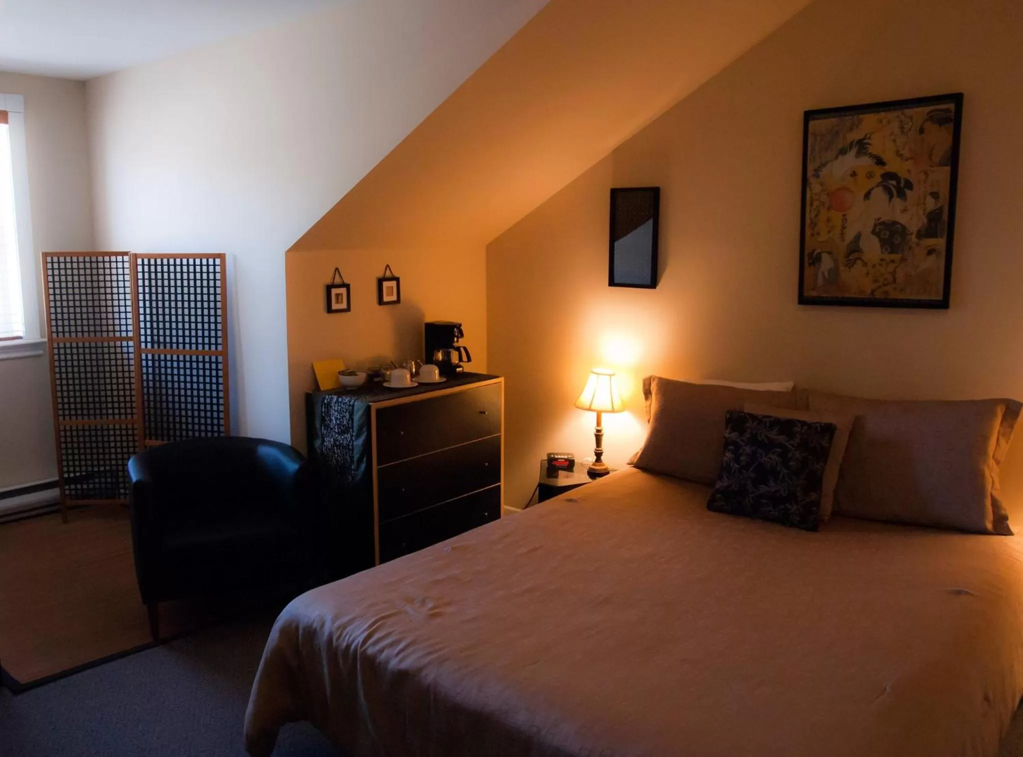 Bed in Auberge Micro-Brasserie Le Baril Roulant