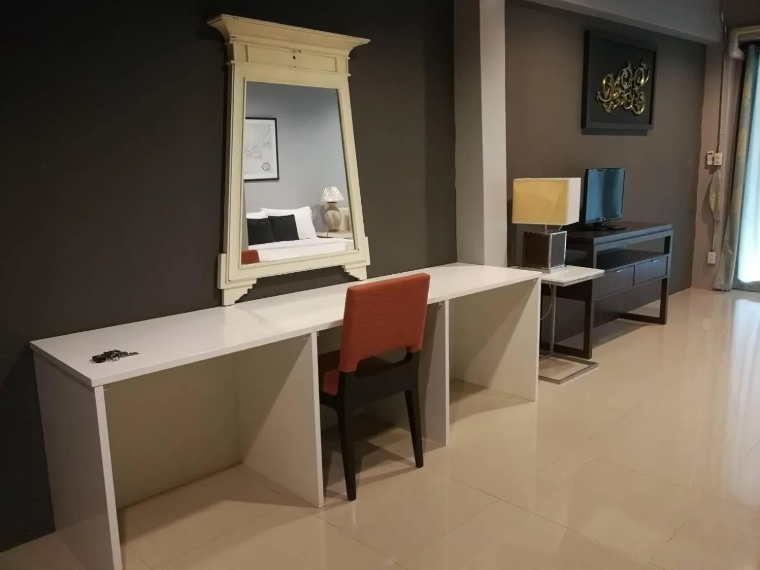 hair dresser in Loft 21 Apartment Romklao