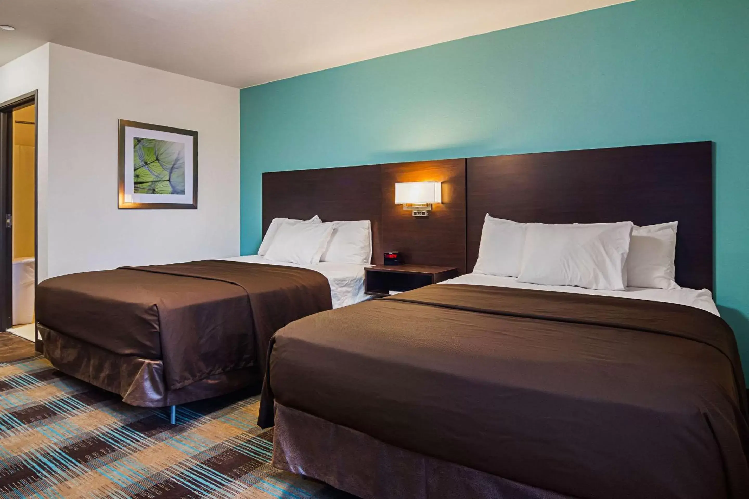 Queen Room with Two Queen Beds - Non-Smoking in Suburban Studios Monaca - Pittsburgh Queen Room with Two Queen Beds - Non-Smoking in Suburban Studios Monaca - Pittsburgh