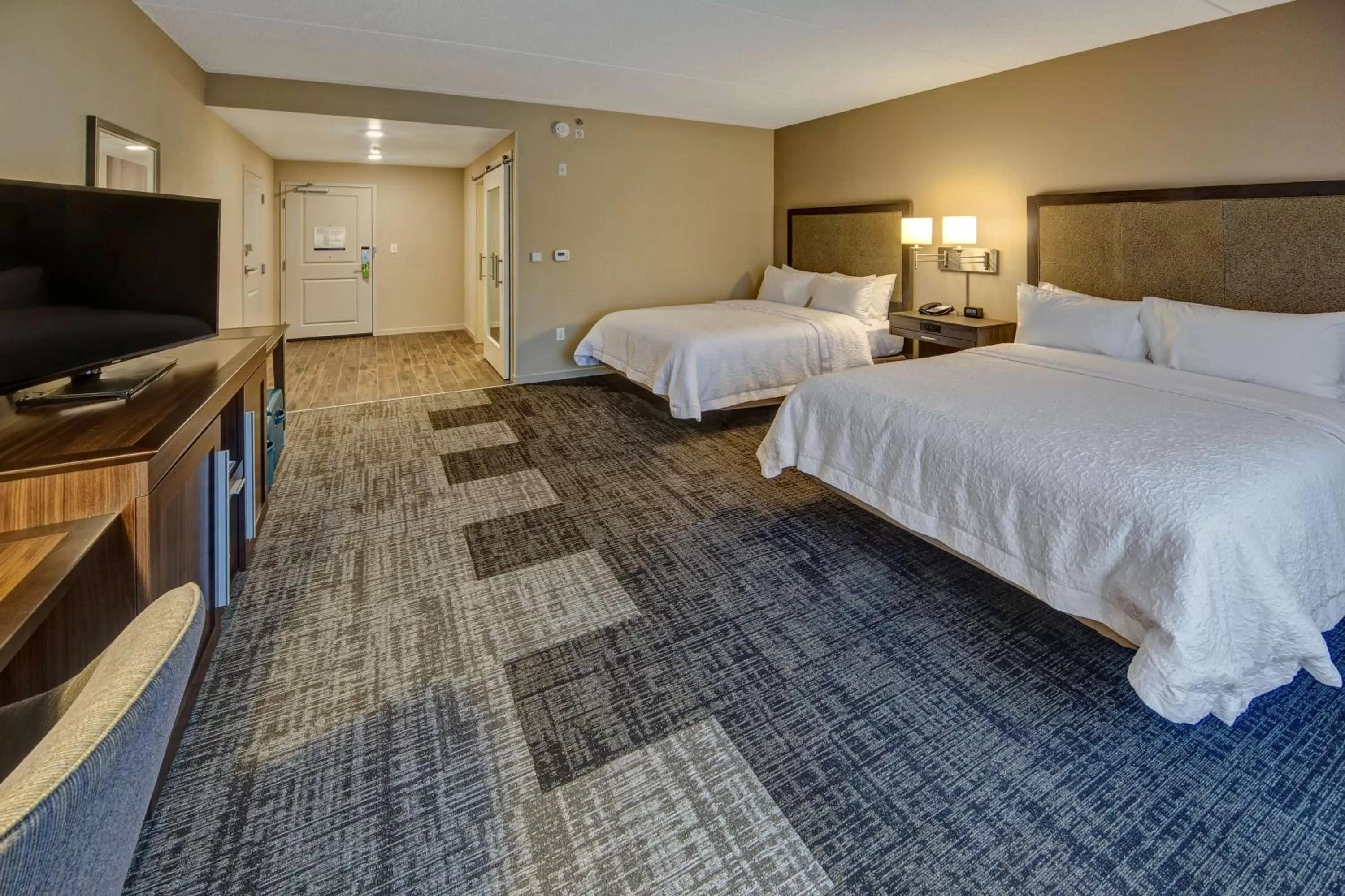 Bed in Hampton Inn & Suites By Hilton Nashville Hendersonville Tn