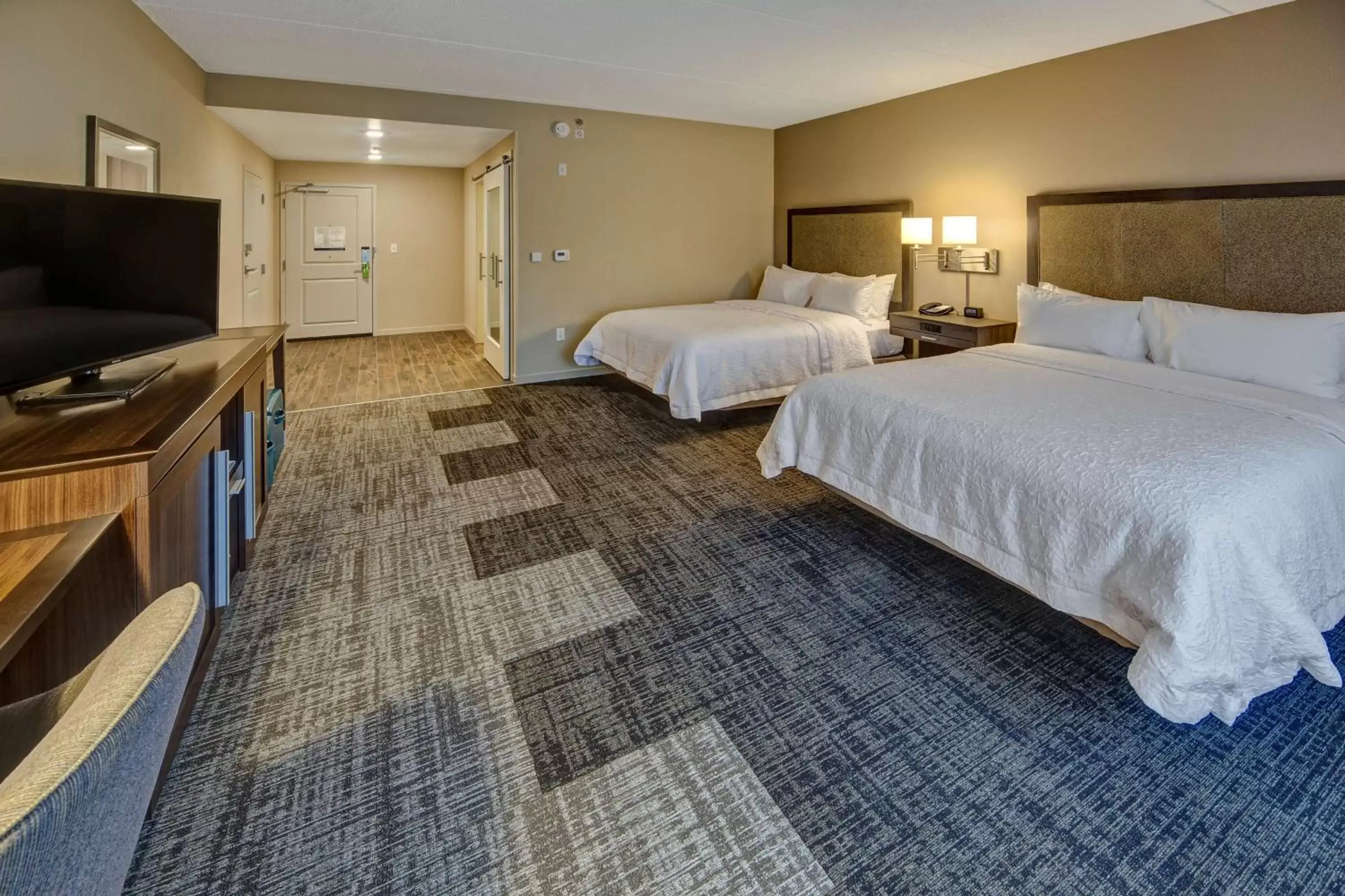 Queen Room with Two Queen Beds - Mobility Access/Non-Smoking in Hampton Inn & Suites By Hilton Nashville Hendersonville Tn Queen Room with Two Queen Beds - Mobility Access/Non-Smoking in Hampton Inn & Suites By Hilton Nashville Hendersonville Tn