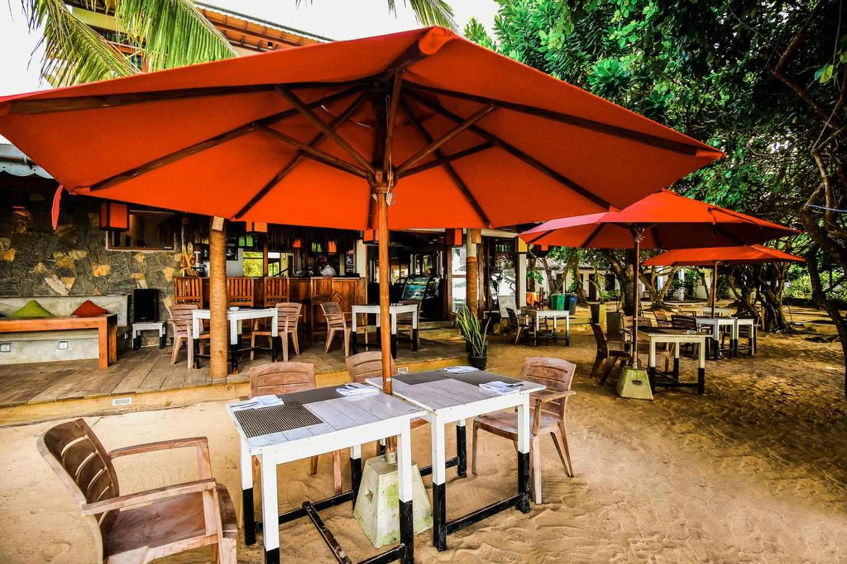 Restaurant/Places to Eat in Surf Sea Breeze