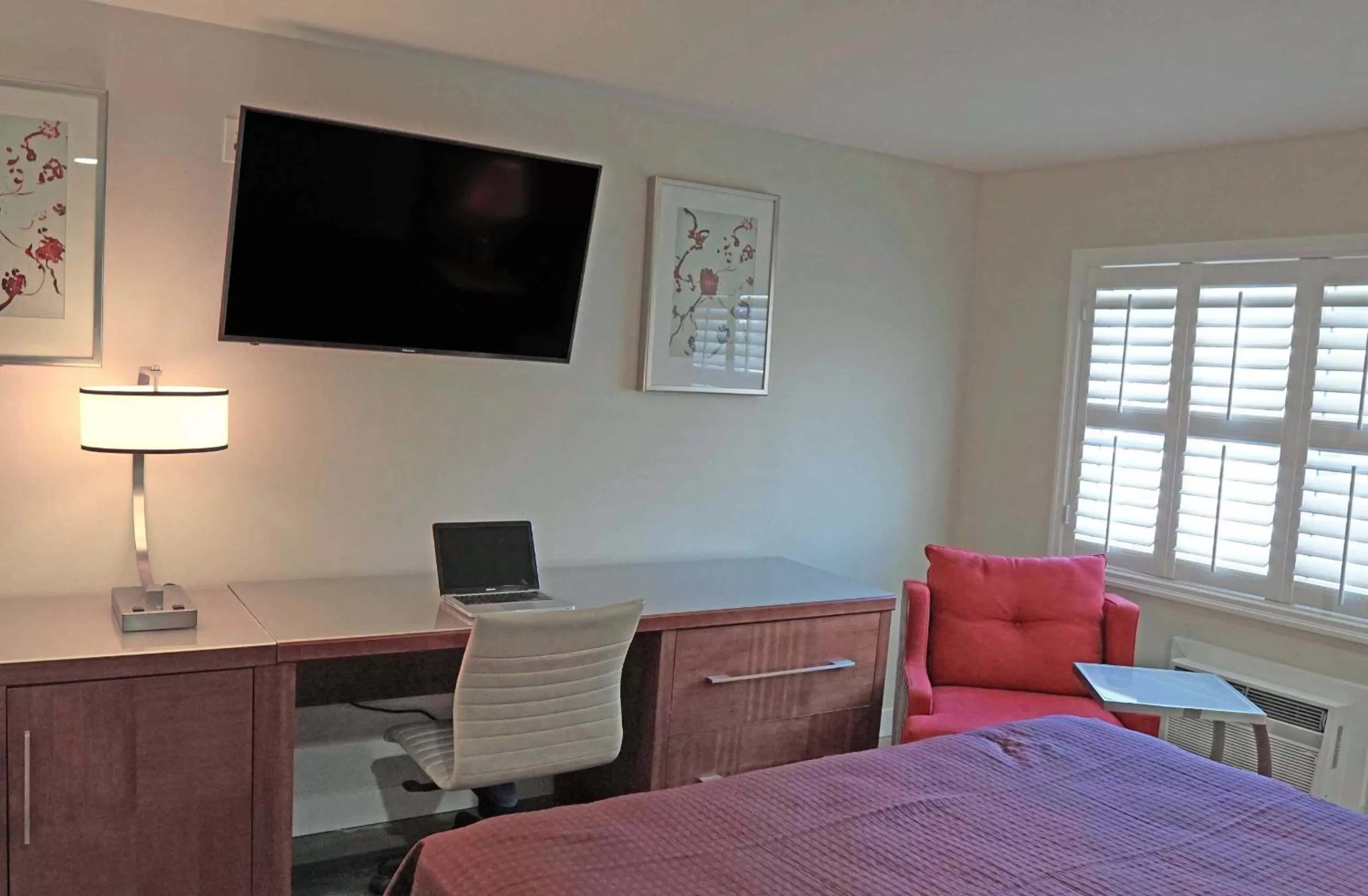 Bed in Del Mar Motel