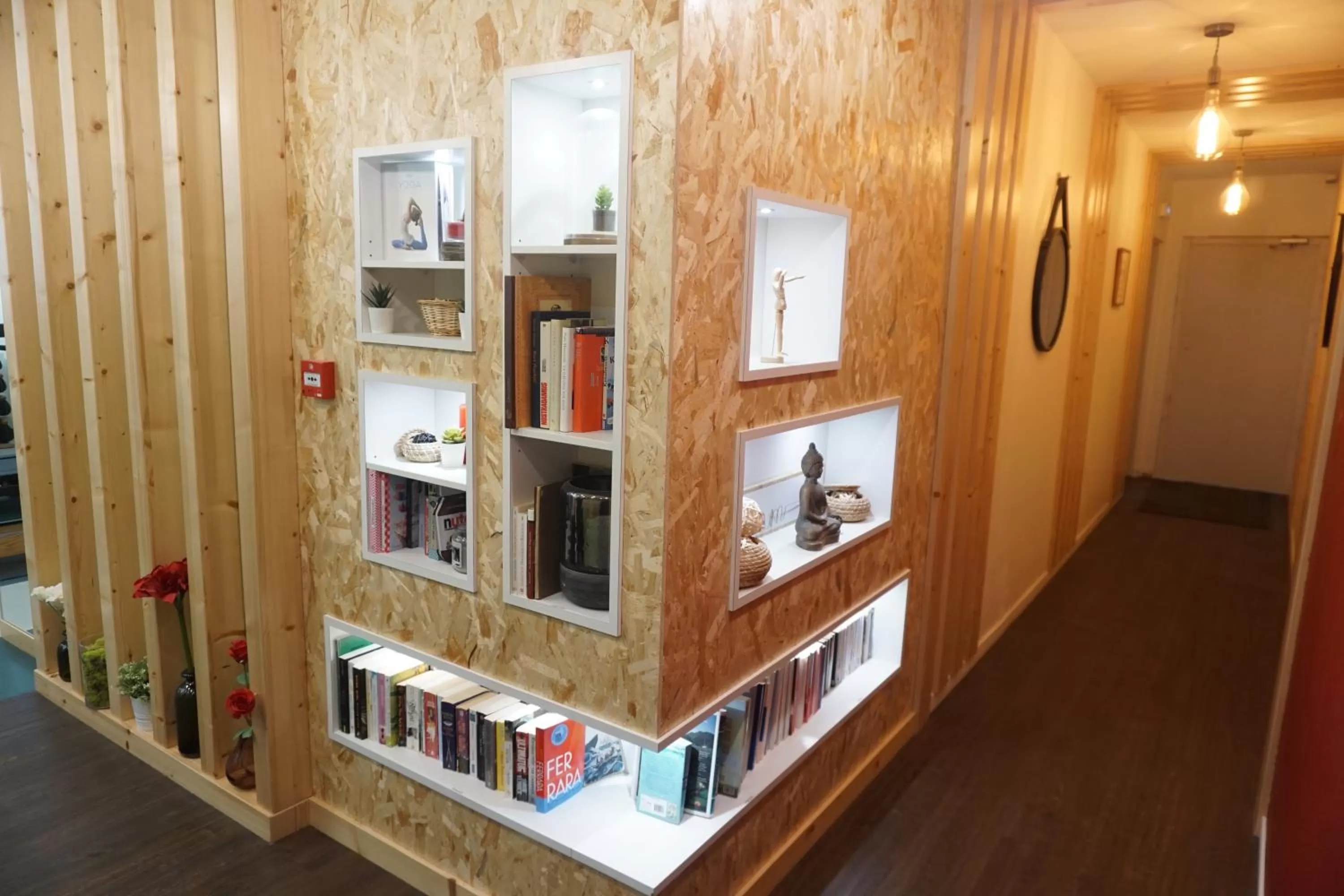 Library in Ambassadeur Hotel - Cherbourg Port de Plaisance