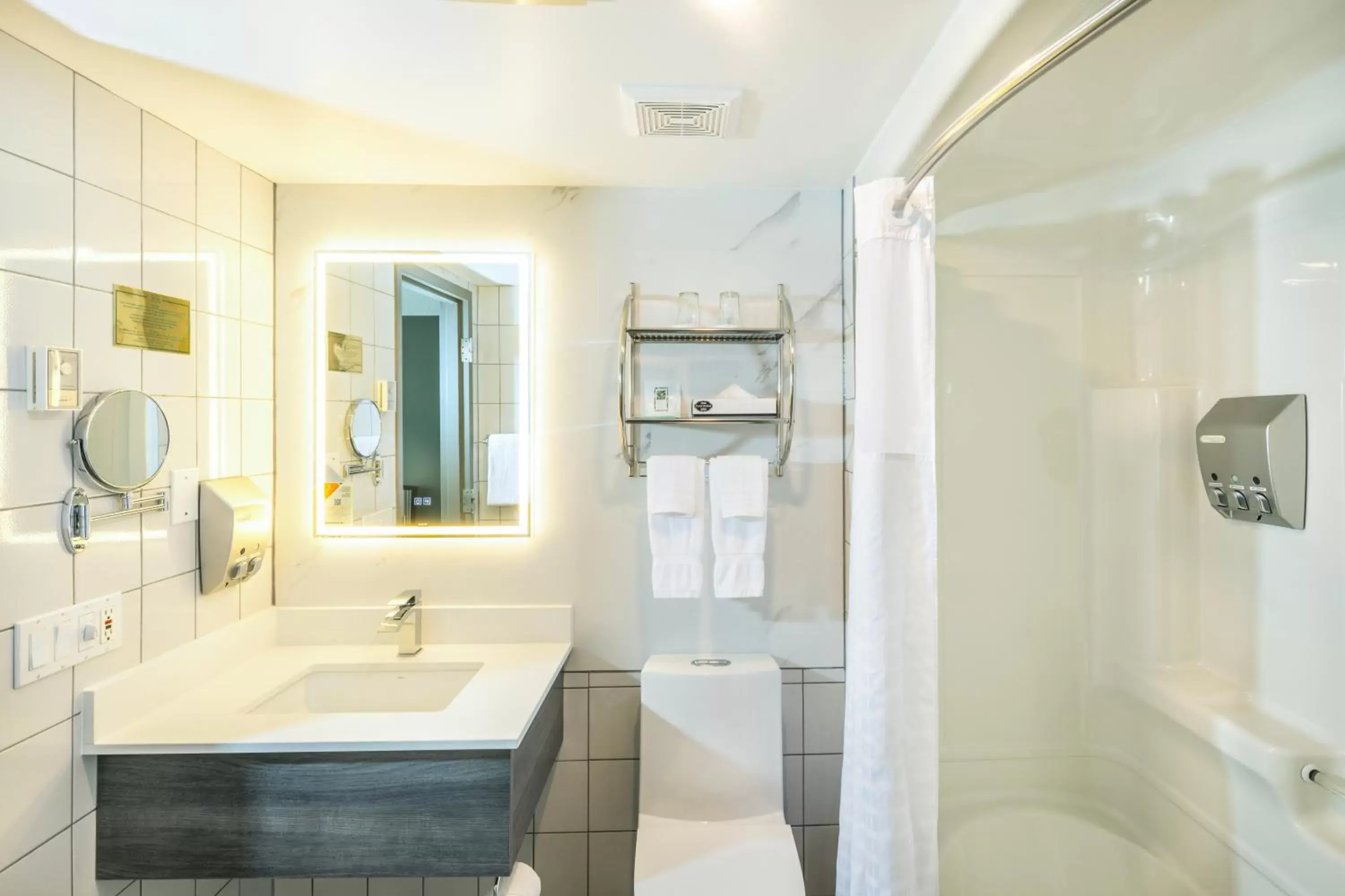 Superior Family Room in Les Suites de Laviolette, an Ascend Collection Hotel Superior Family Room in Les Suites de Laviolette, an Ascend Collection Hotel