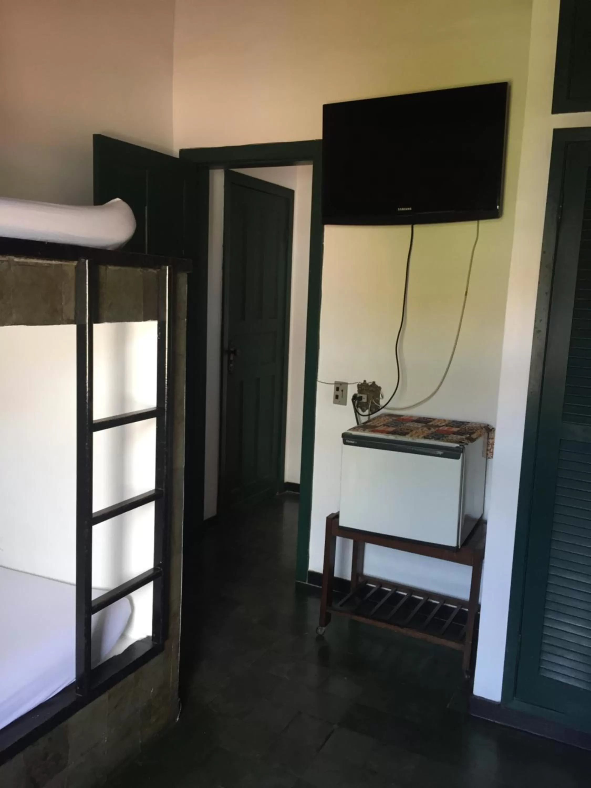 Photo of the whole room, TV/Entertainment Center in Pousada Canteiros