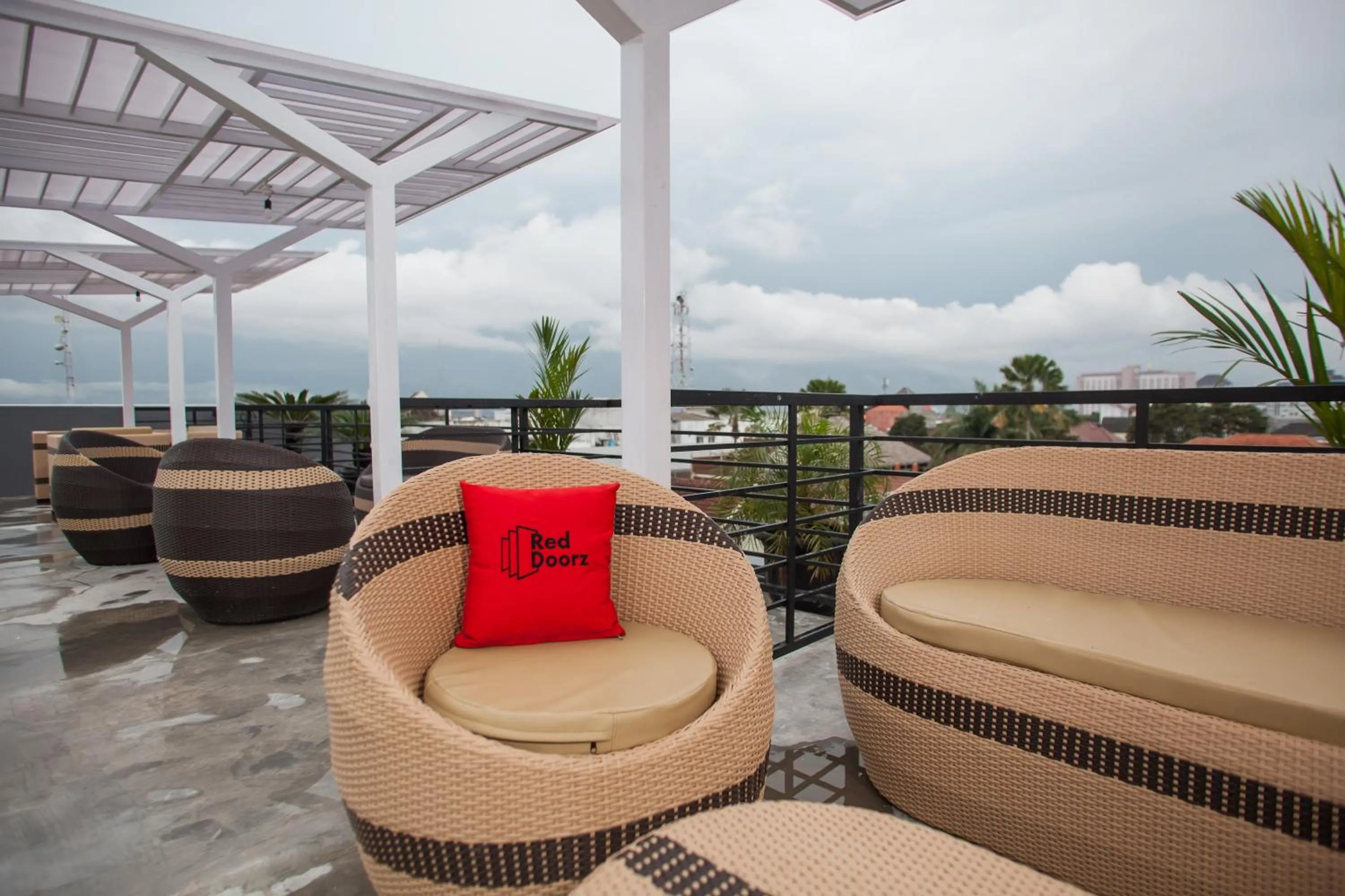 Balcony/Terrace in RedDoorz Plus near Politeknik Negeri Malang