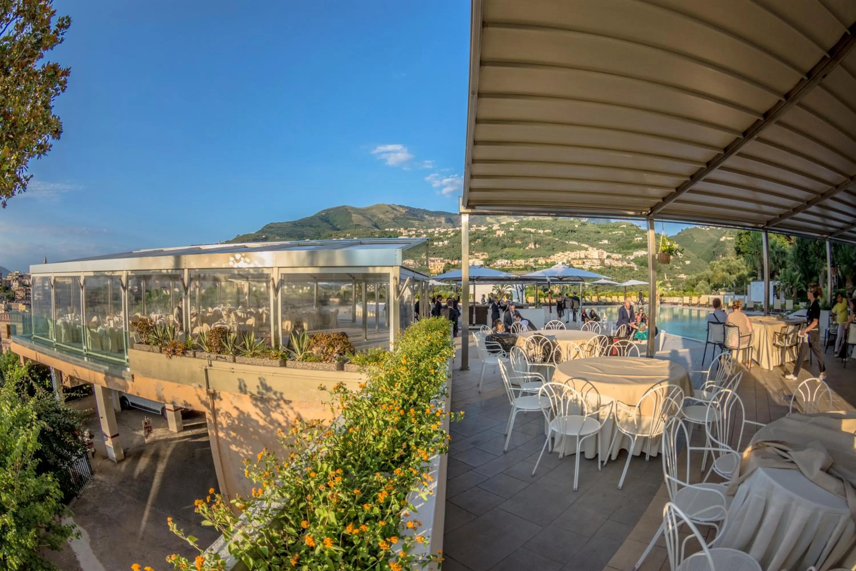 Restaurant/places to eat in Grand Hotel Moon Valley