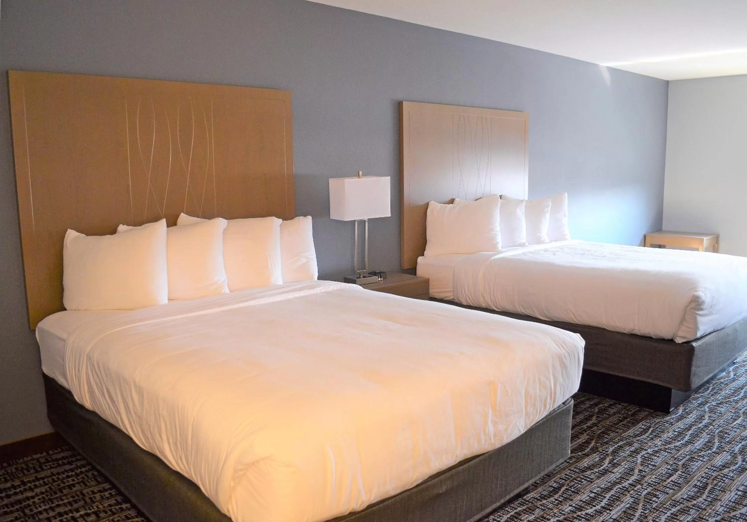 Bed in Hotel 28 Boise Airport, an Ascend Collection Hotel