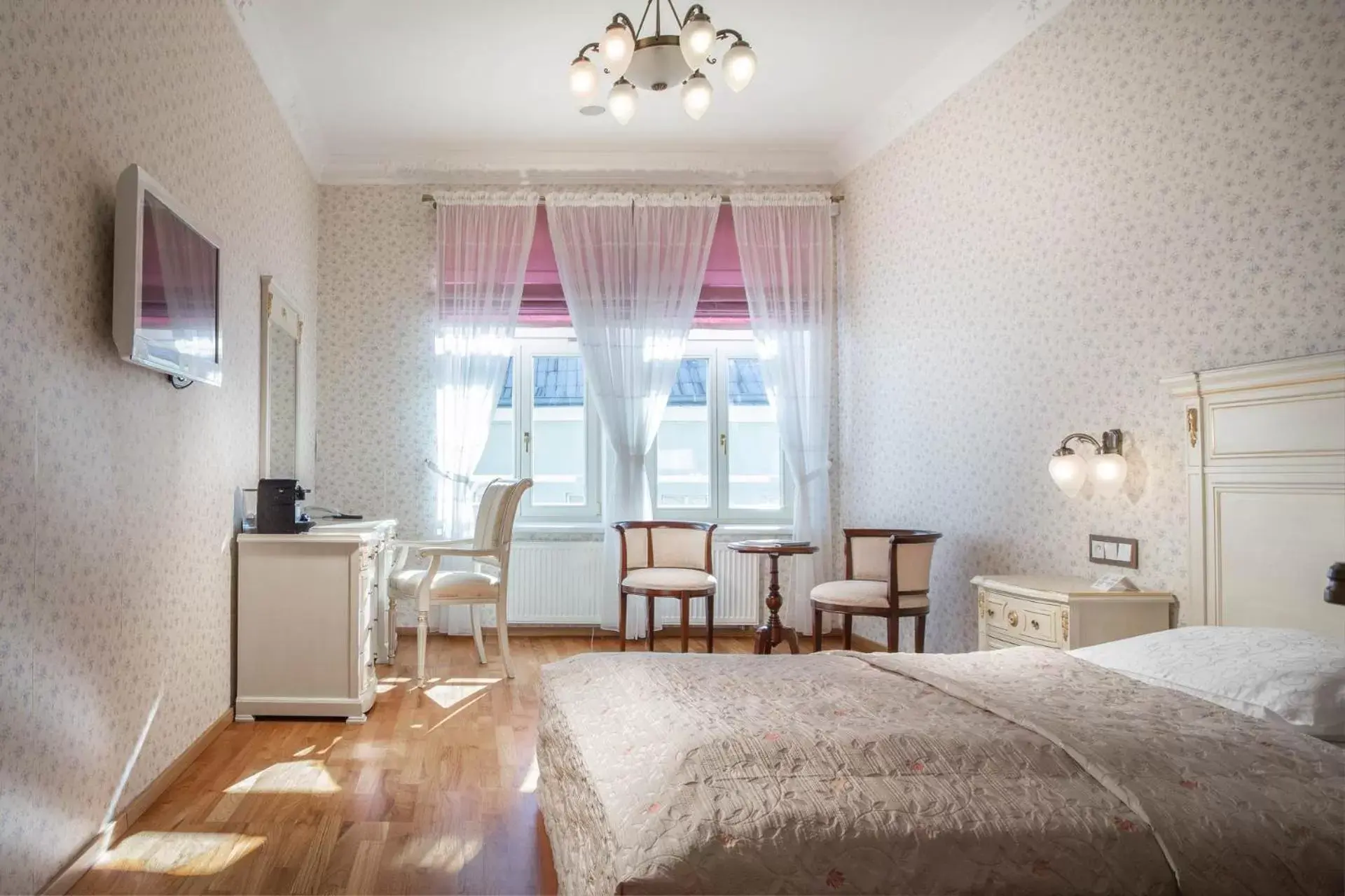 Deluxe Single Room with Wellness and Swimming Pool Access in Spa Hotel Schlosspark Deluxe Single Room with Wellness and Swimming Pool Access in Spa Hotel Schlosspark