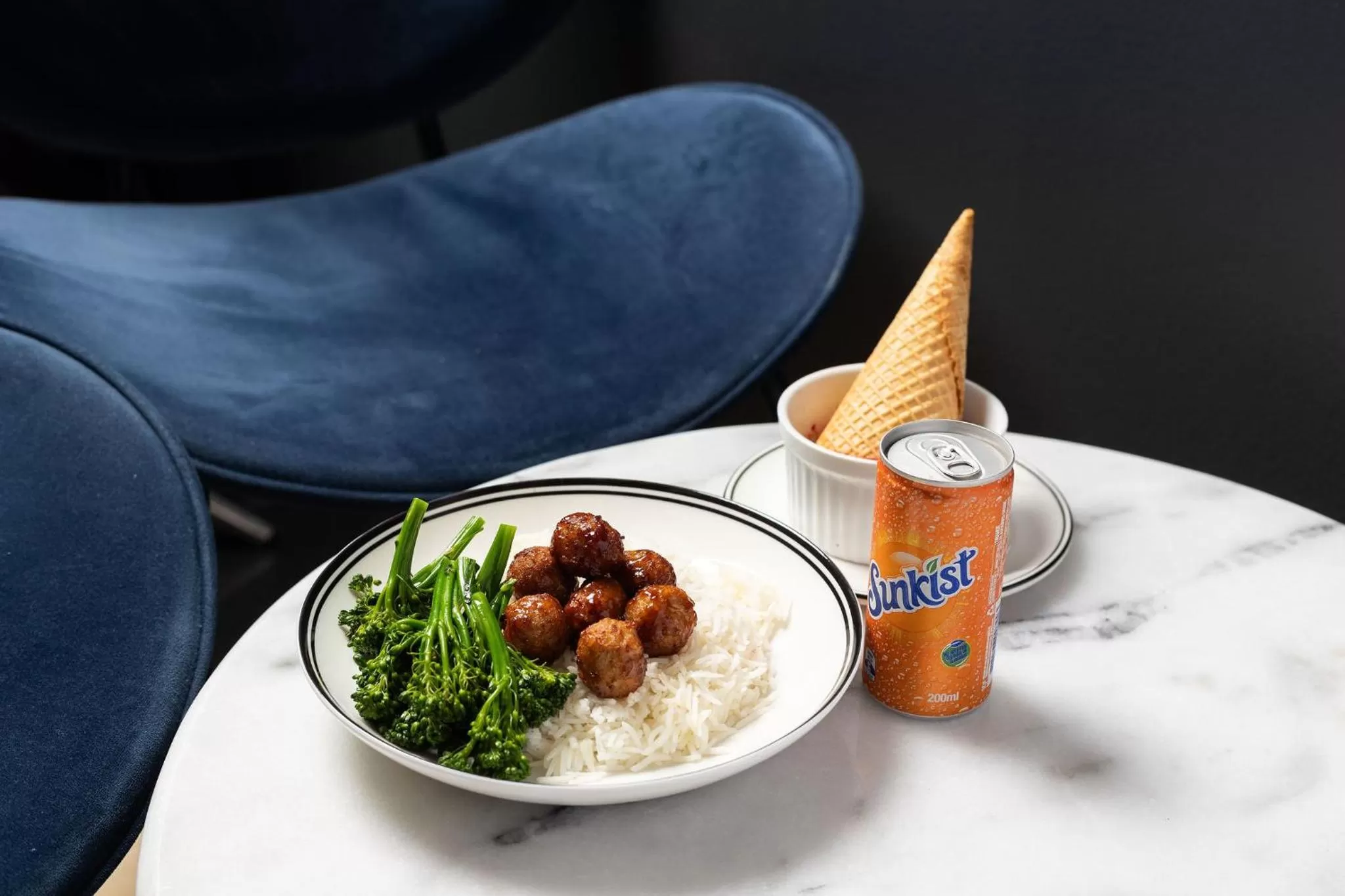 Restaurant/places to eat in Crowne Plaza Canberra by IHG