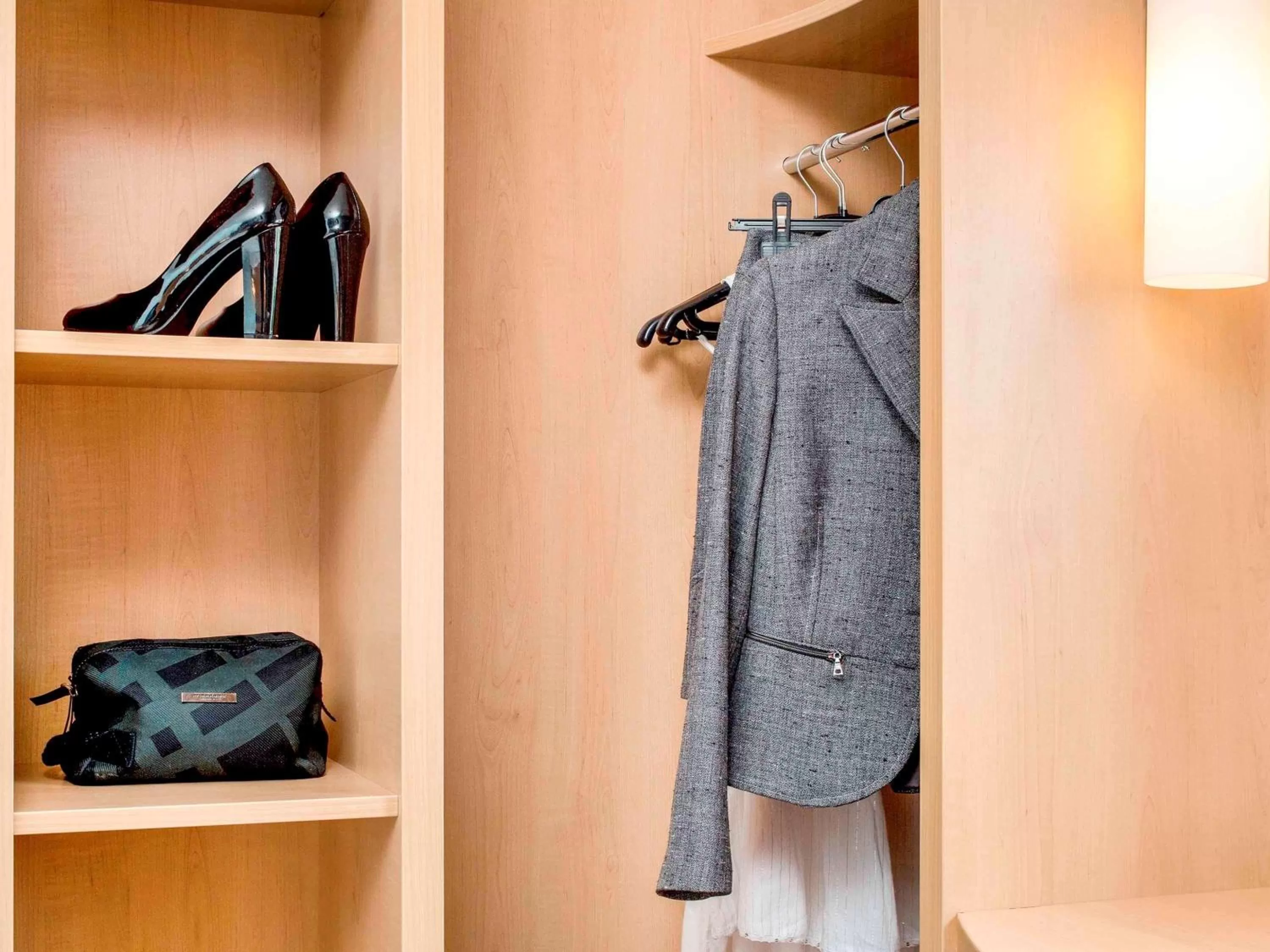 Photo of the whole room in ibis London Elstree Borehamwood