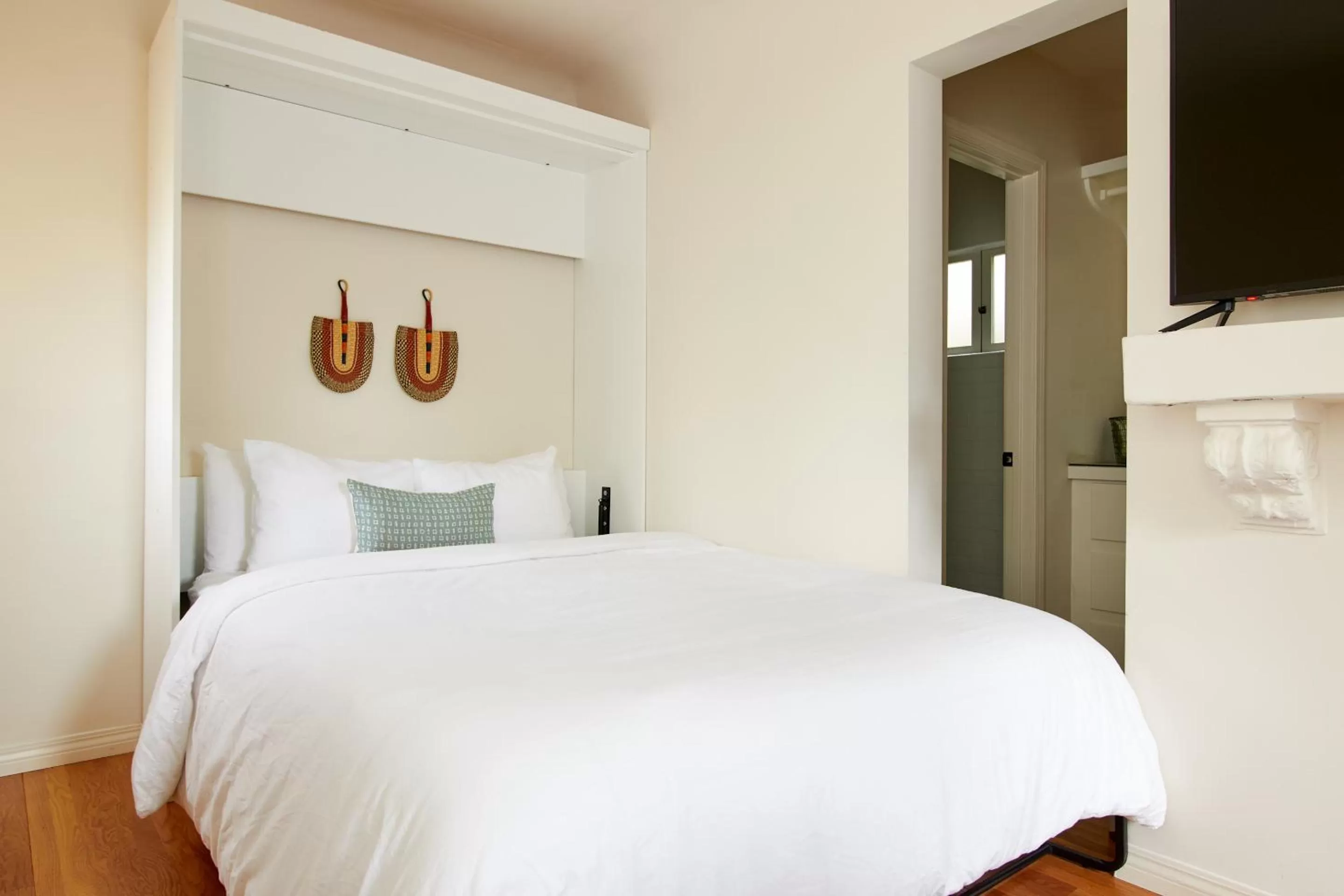 Living room, Bed in Sonder The Bungalows