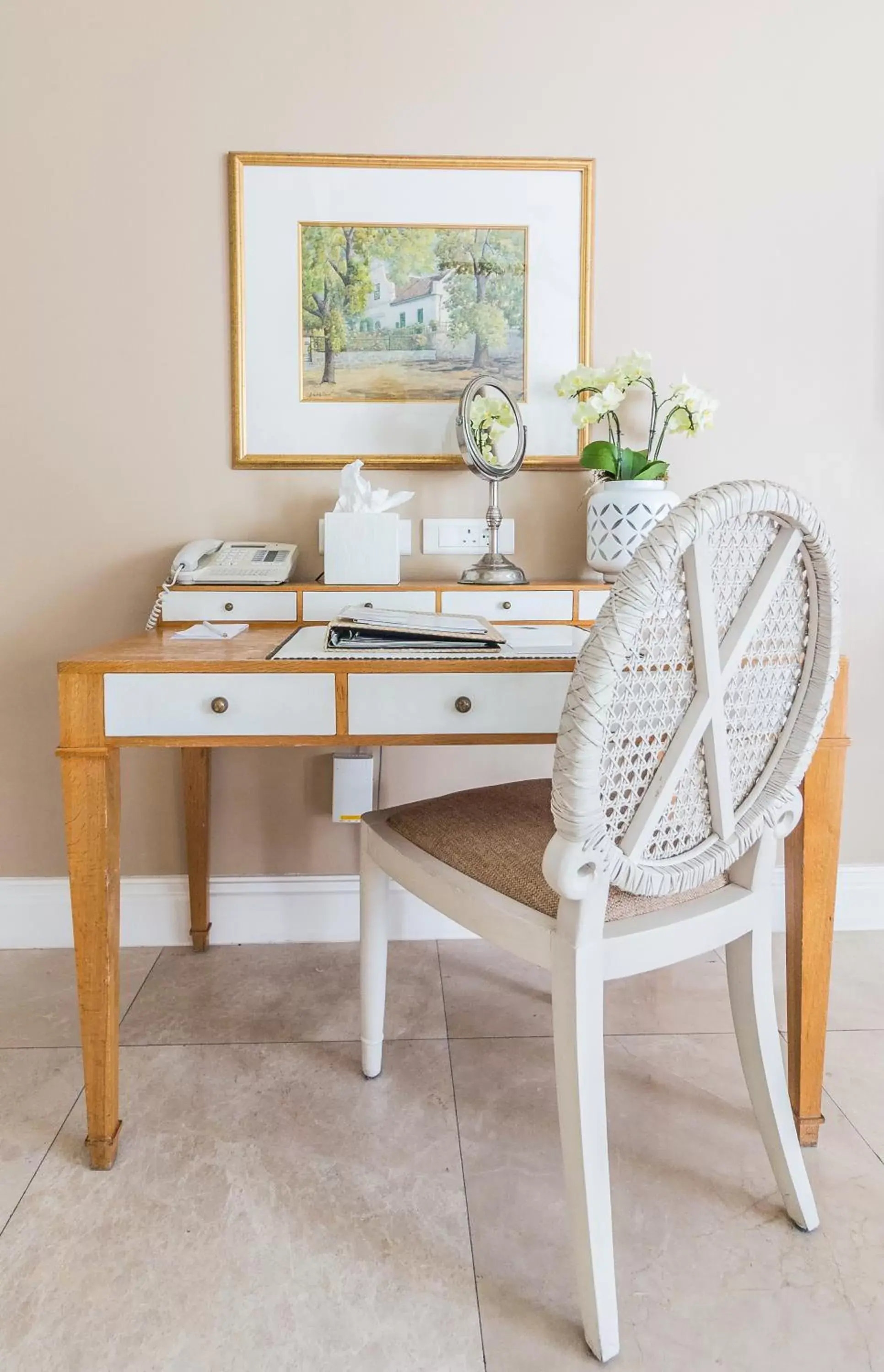 Luxury Room in Twelve Apostles Hotel & Spa Luxury Room in Twelve Apostles Hotel & Spa