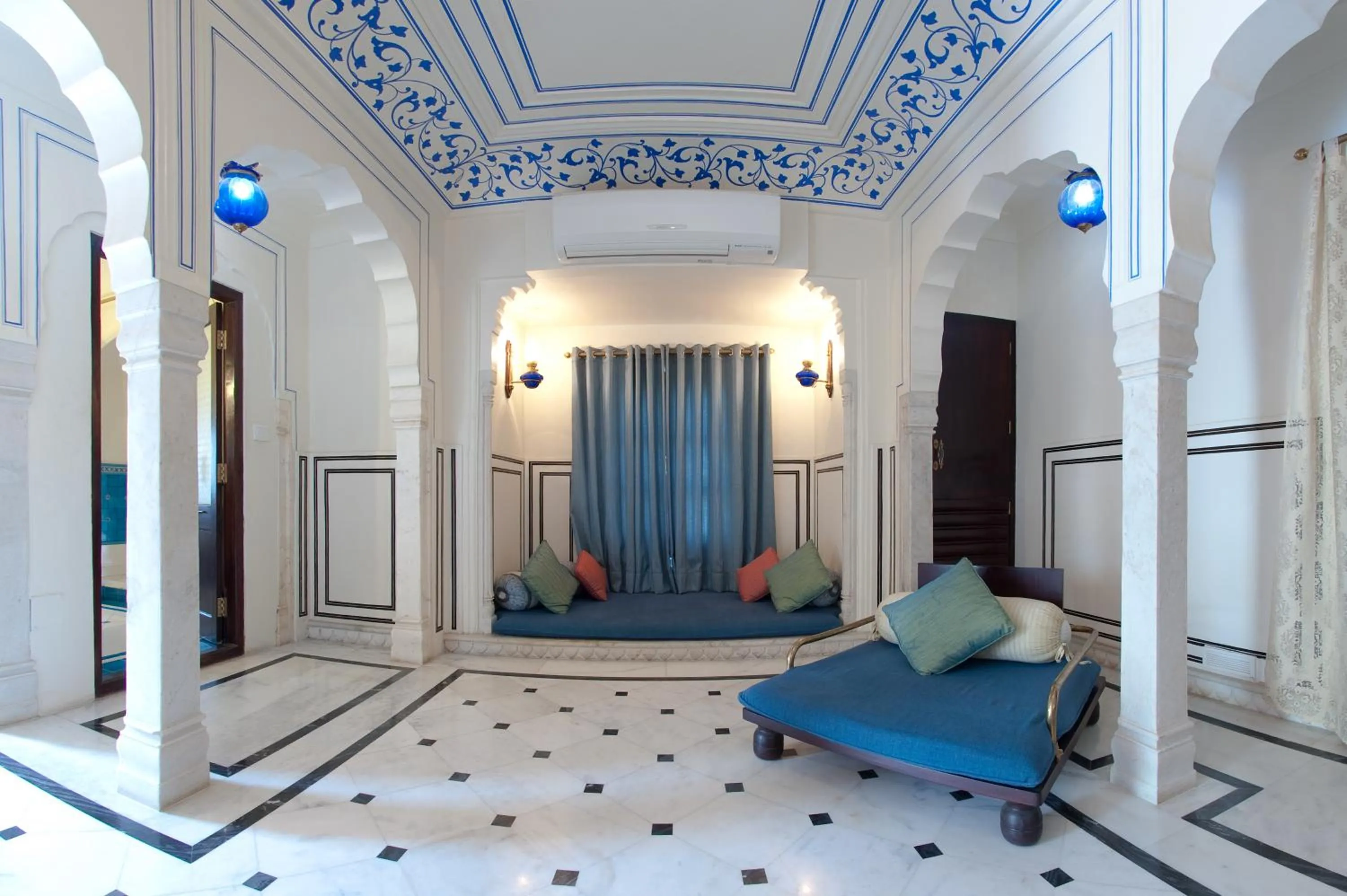 Lobby or reception in Royal Heritage Haveli - By Leisure Hotels