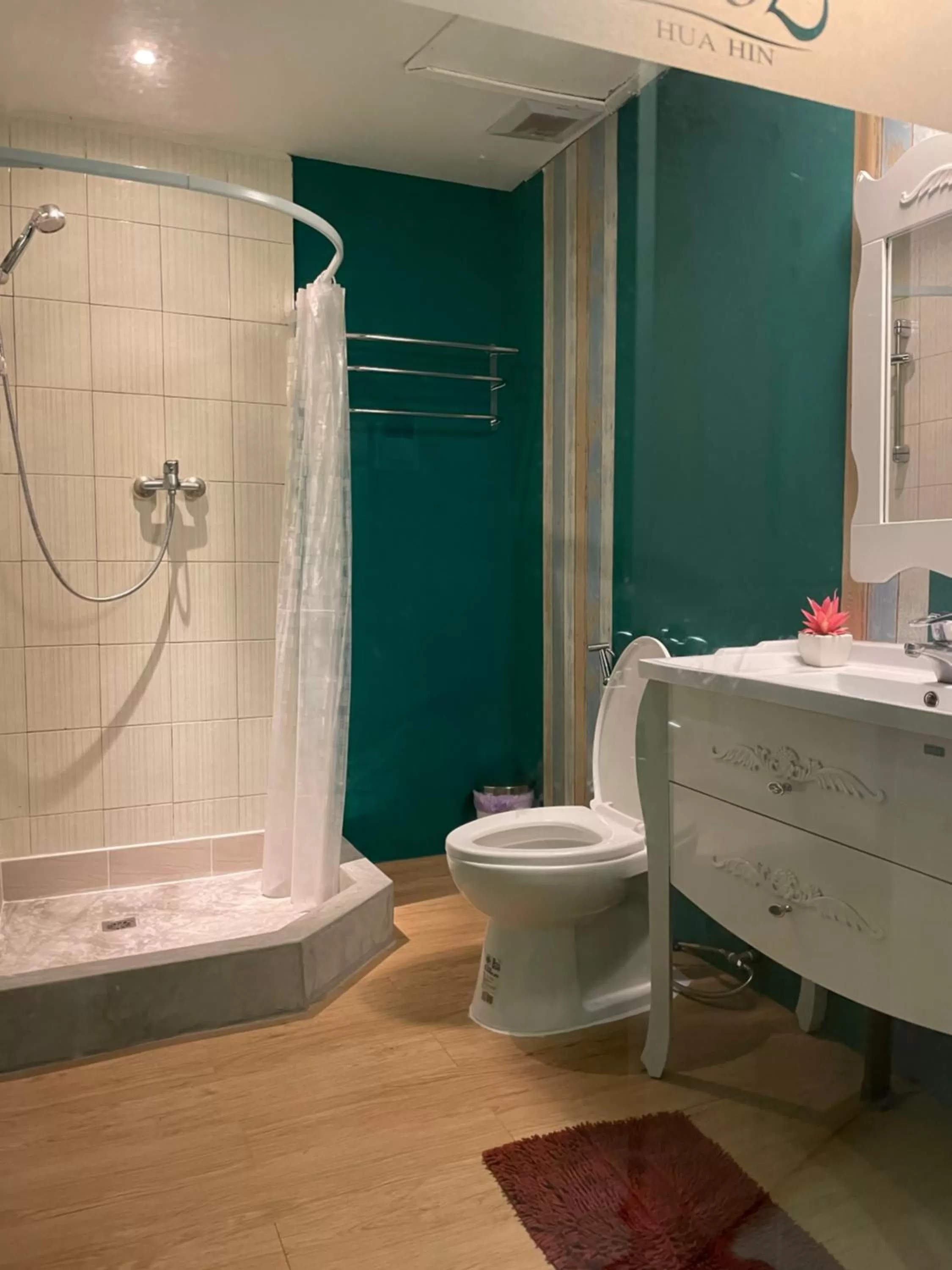 Shower in Mooz Huahin Bed & Breakfast