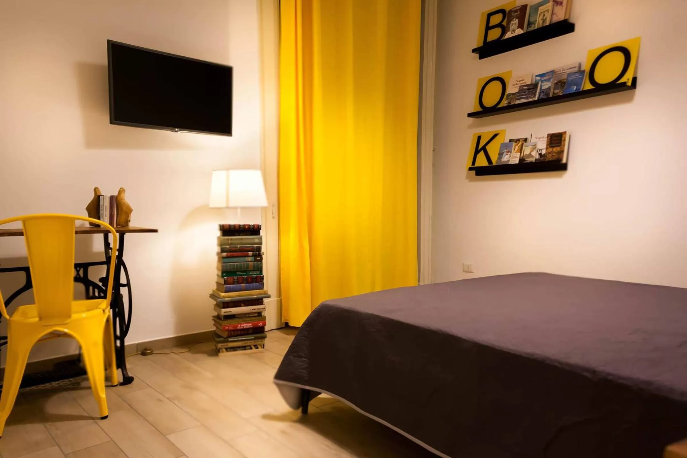 Bedroom, Bed in Napoli Boulevard B&B