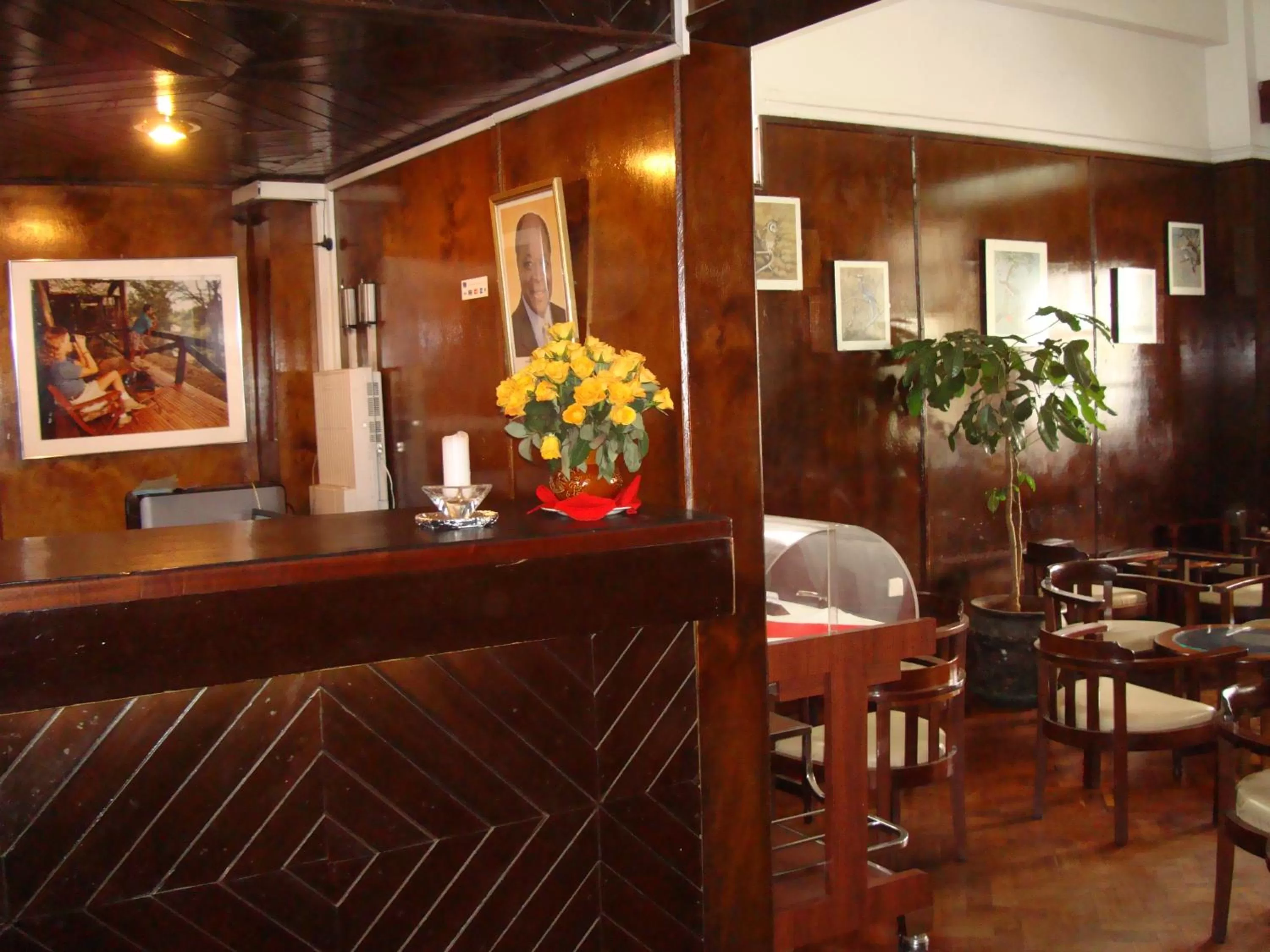 Restaurant/places to eat in The Oakwood Hotel