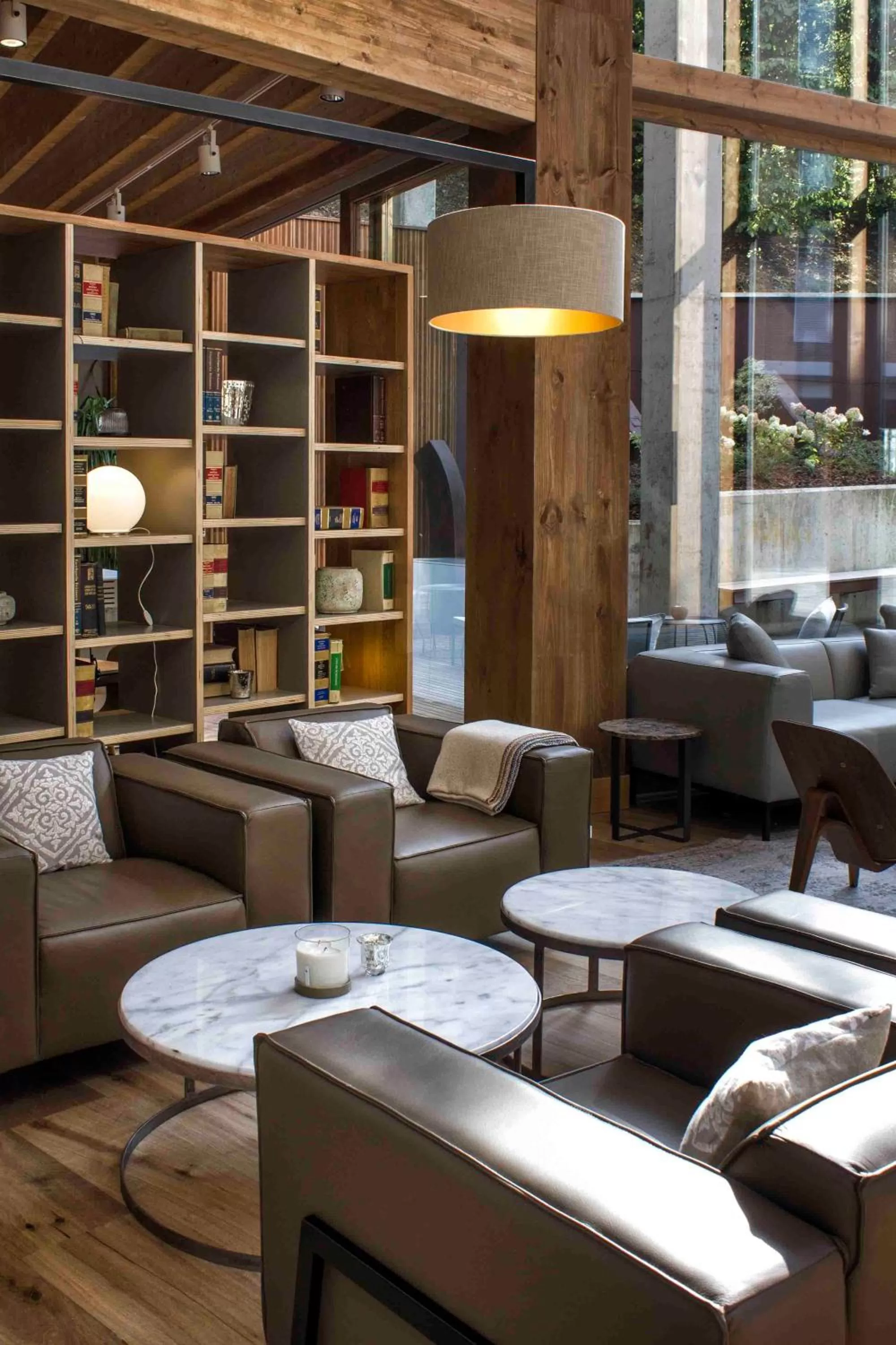 Communal lounge/ TV room in Zenit San Sebastián