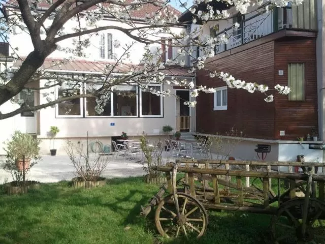 Property building in Hôtel Le Picardy