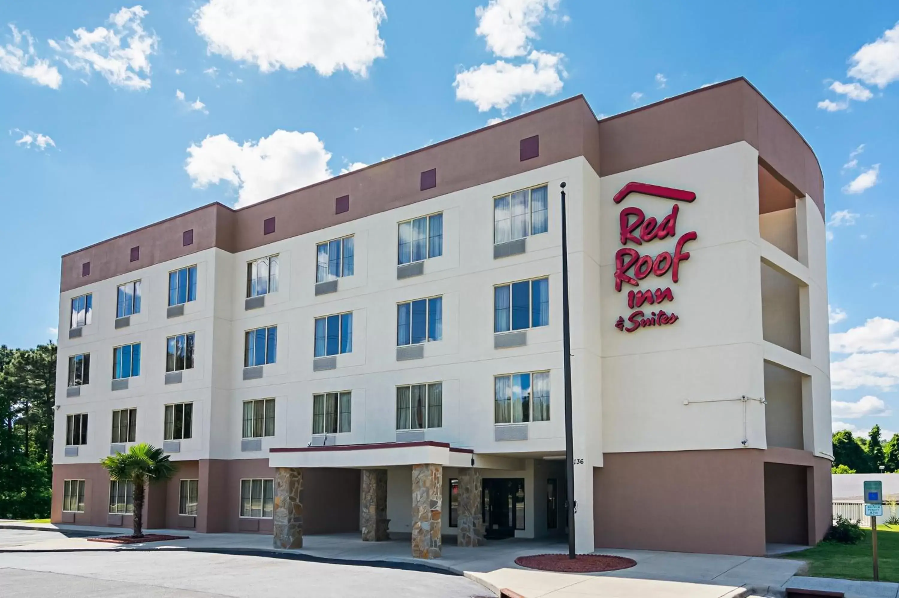 Red Roof Inn & Suites Fayetteville-Fort Bragg Red Roof Inn & Suites Fayetteville-Fort Bragg