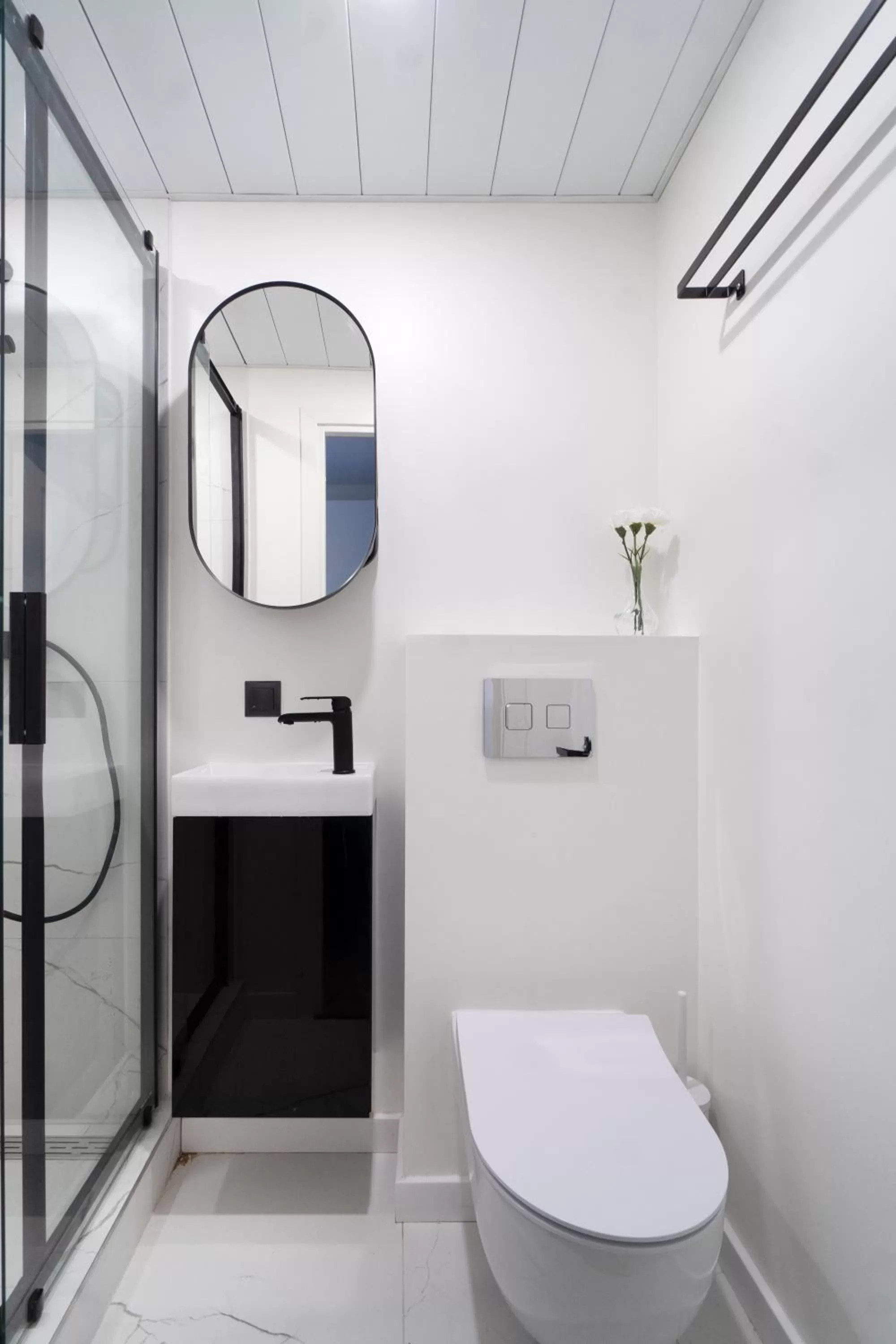 Bathroom in Tallinn Airport Studios by Revalhome
