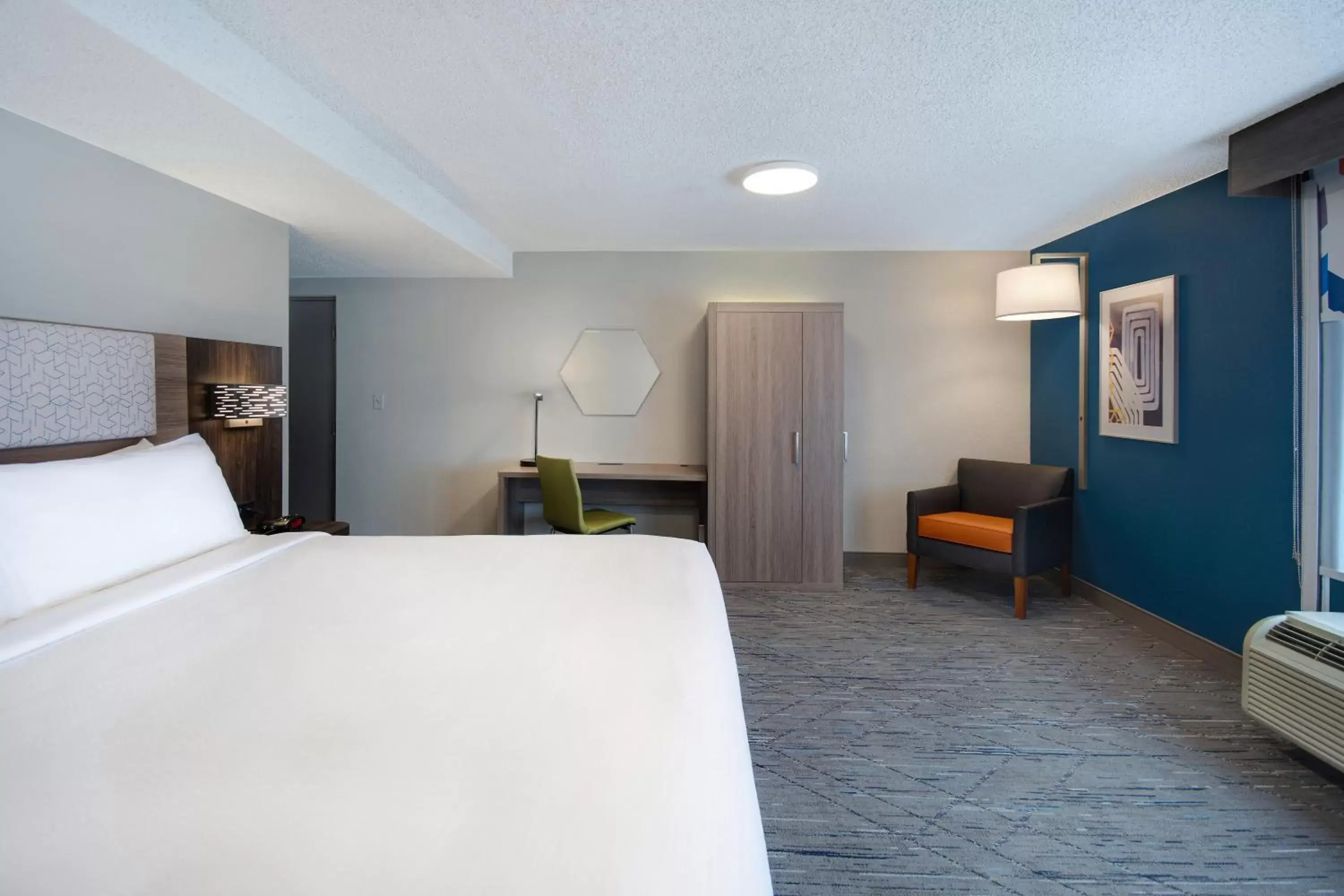 Executive King room - Disability Access Hearing Accessible in Holiday Inn Express Rochester - University Area by IHG Executive King room - Disability Access Hearing Accessible in Holiday Inn Express Rochester - University Area by IHG