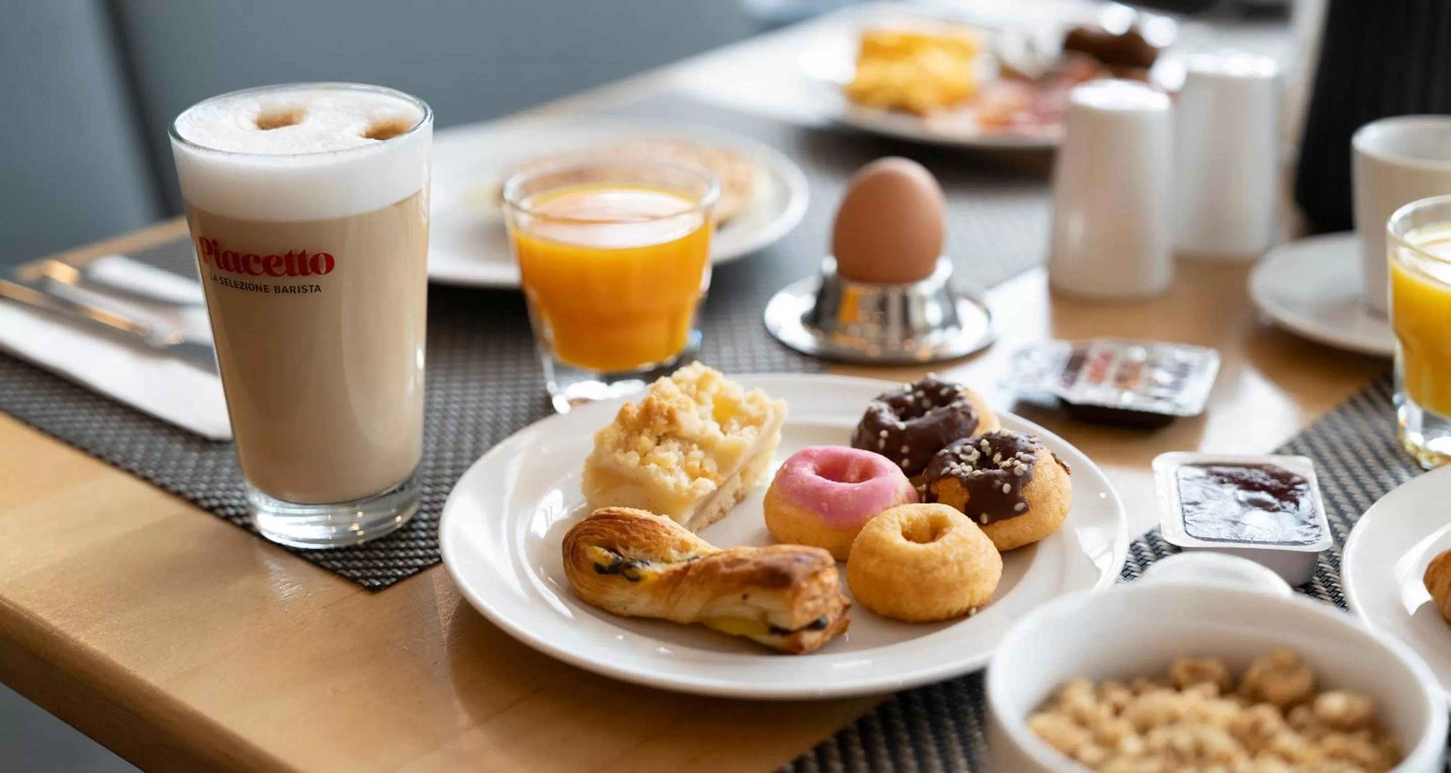 Breakfast in PLAZA Premium Köln