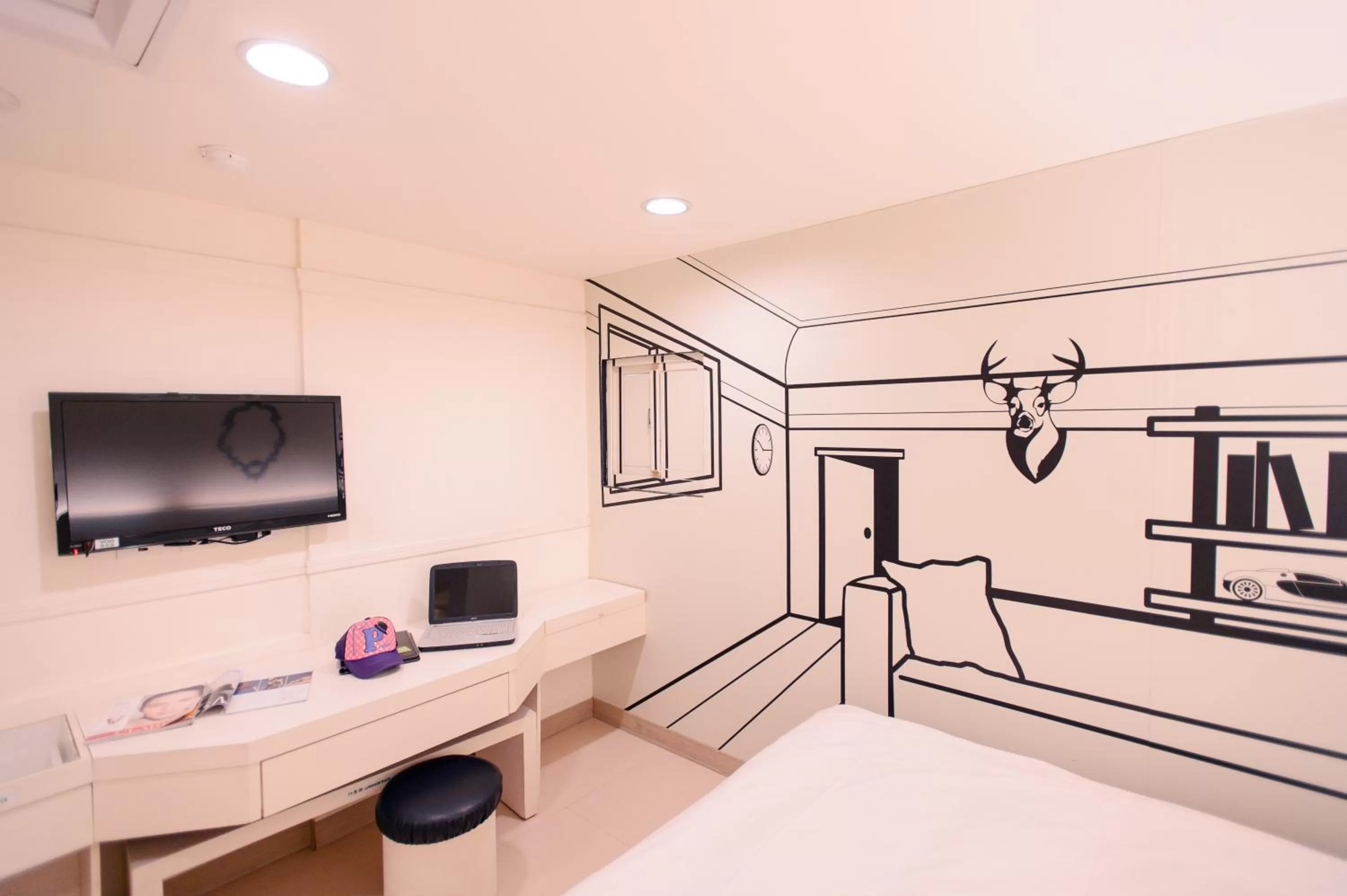 Standard Double Room (No Window) in Kiwi Express Hotel - Zhong Zheng Branch