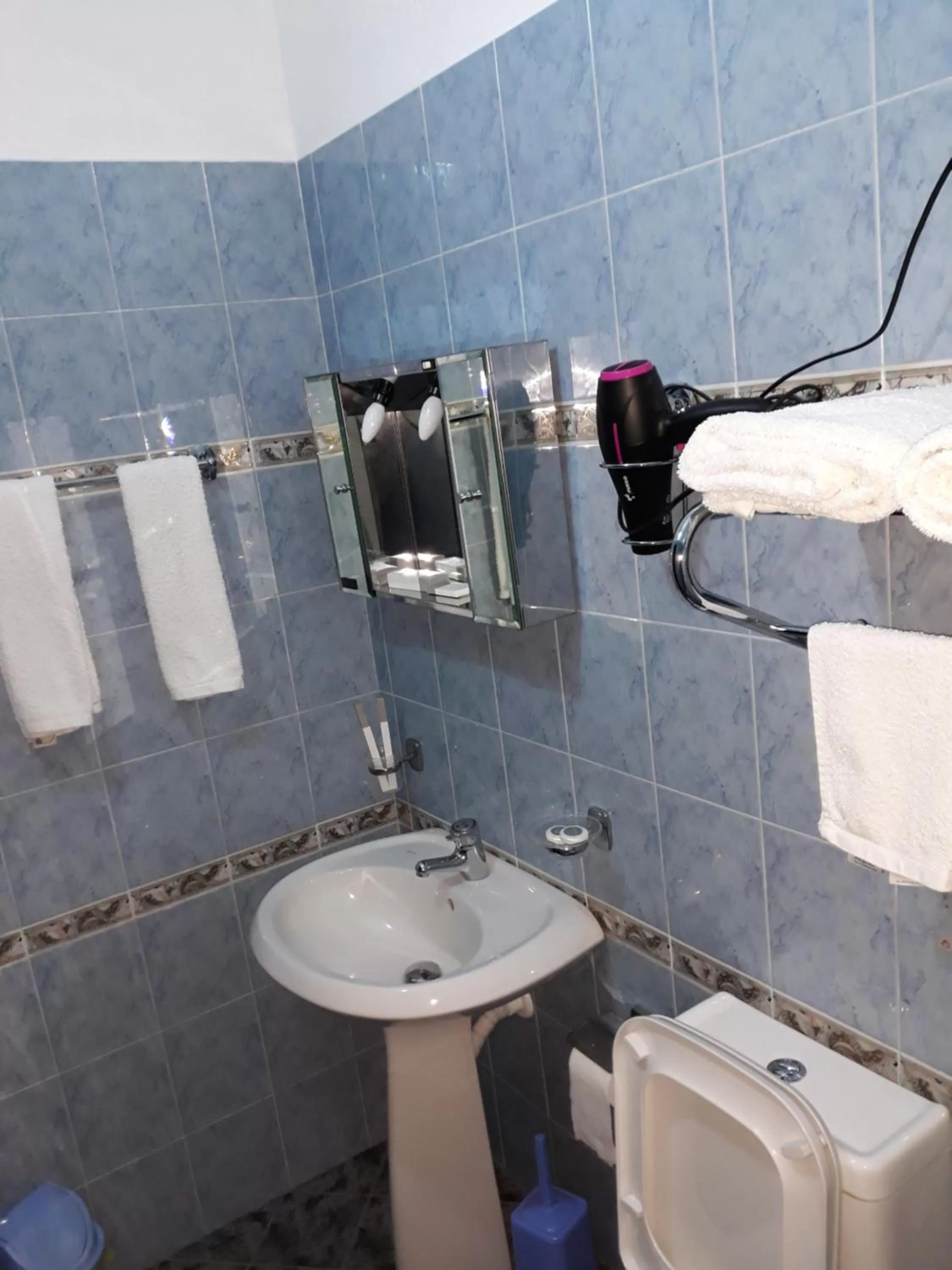 Bathroom in Drini Hotel