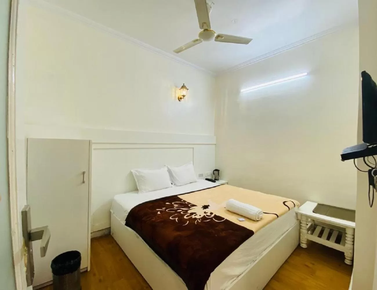 Bedroom, Bed in Hotel Diamond, Mussoorie