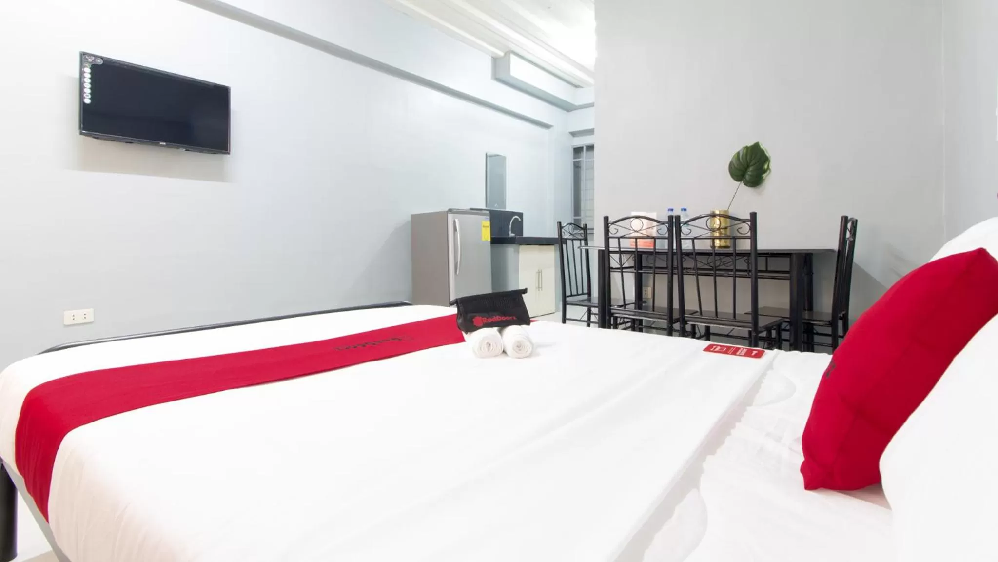 Bed in RedDoorz @ Sunfields Lipa Batangas