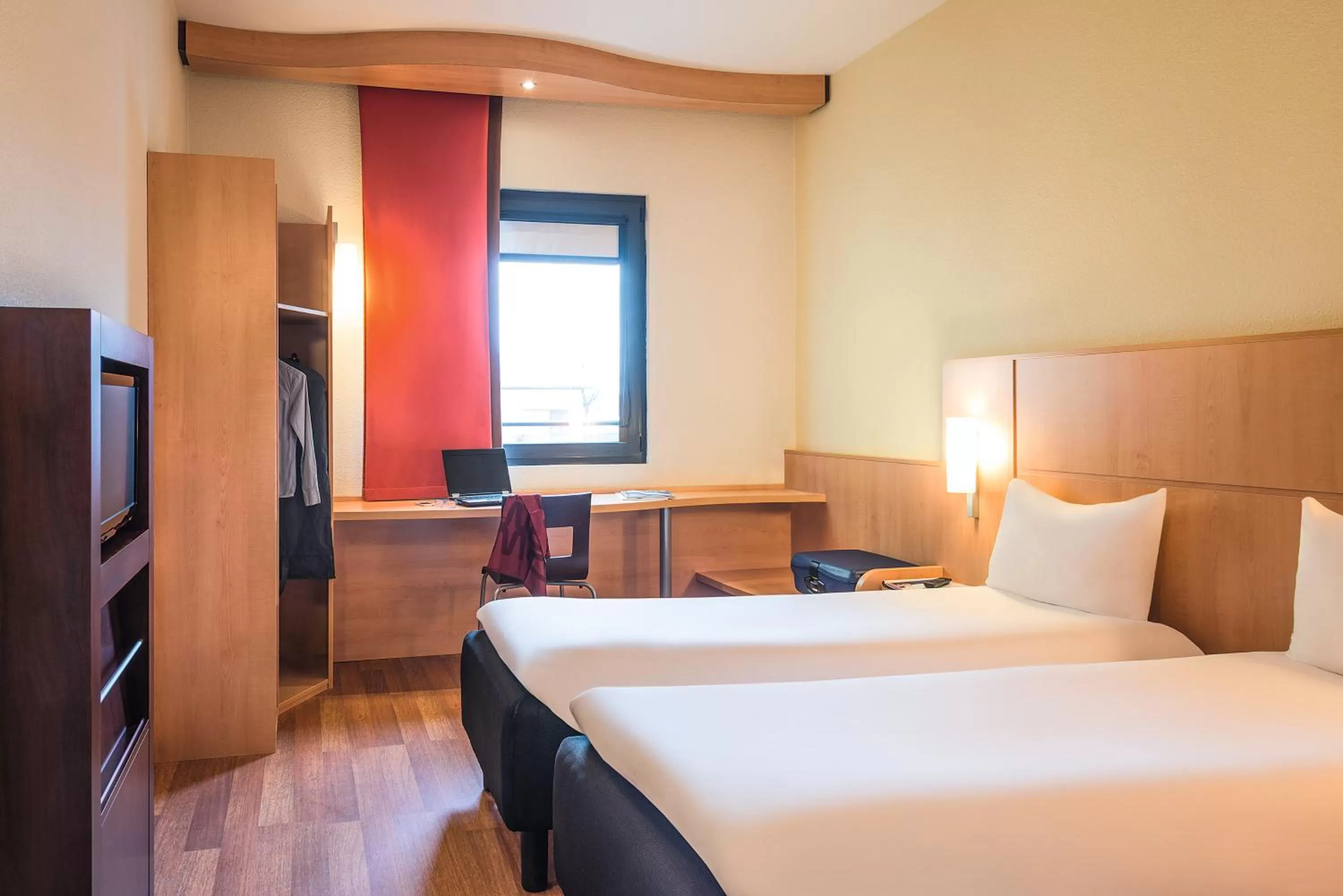 Bedroom, Bed in Hotel Ibis Milano Malpensa