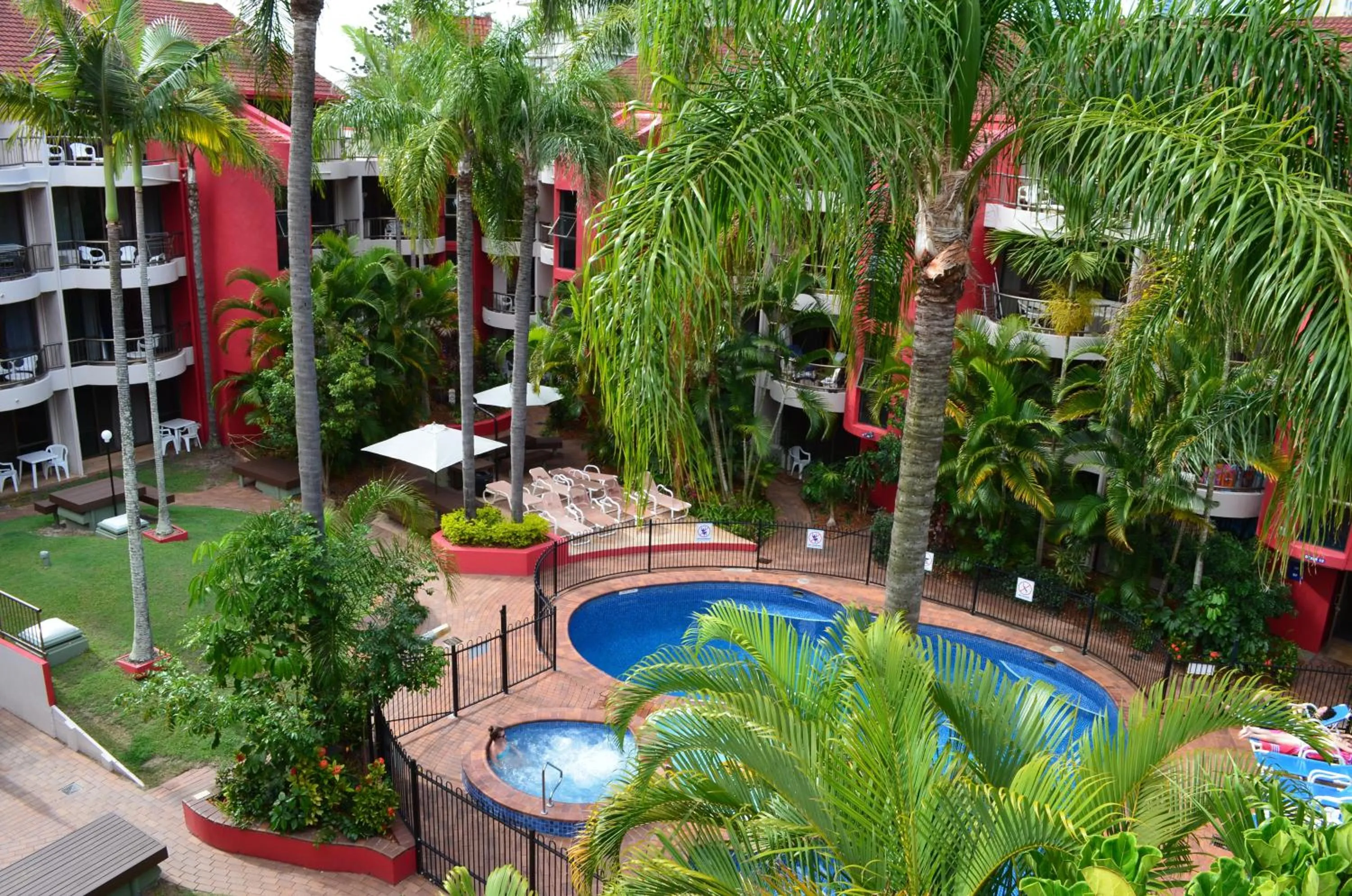 Swimming pool in Enderley Gardens Resort