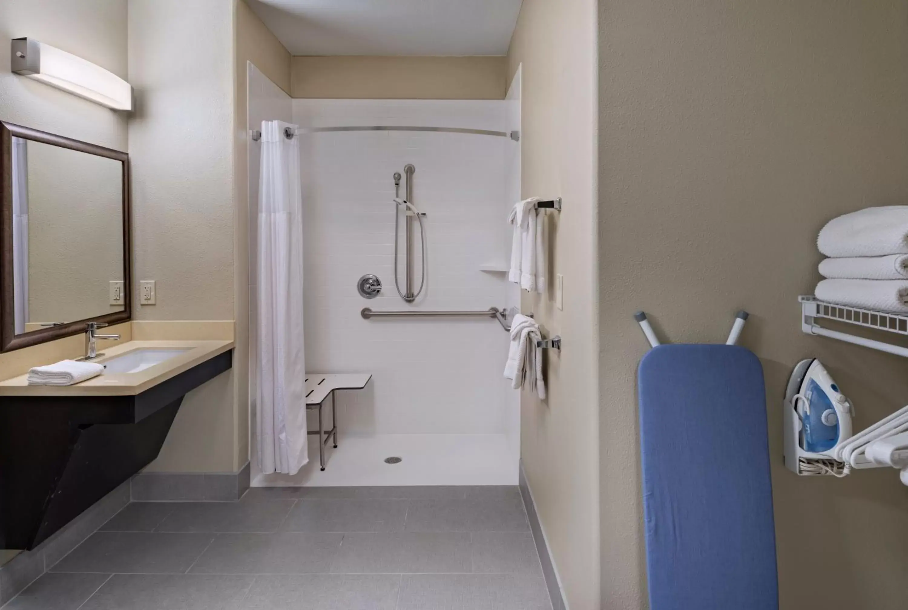 Two-Bedroom Suite with Roll-In Shower - Disability Access in Staybridge Suites Austin Northwest by IHG Two-Bedroom Suite with Roll-In Shower - Disability Access in Staybridge Suites Austin Northwest by IHG