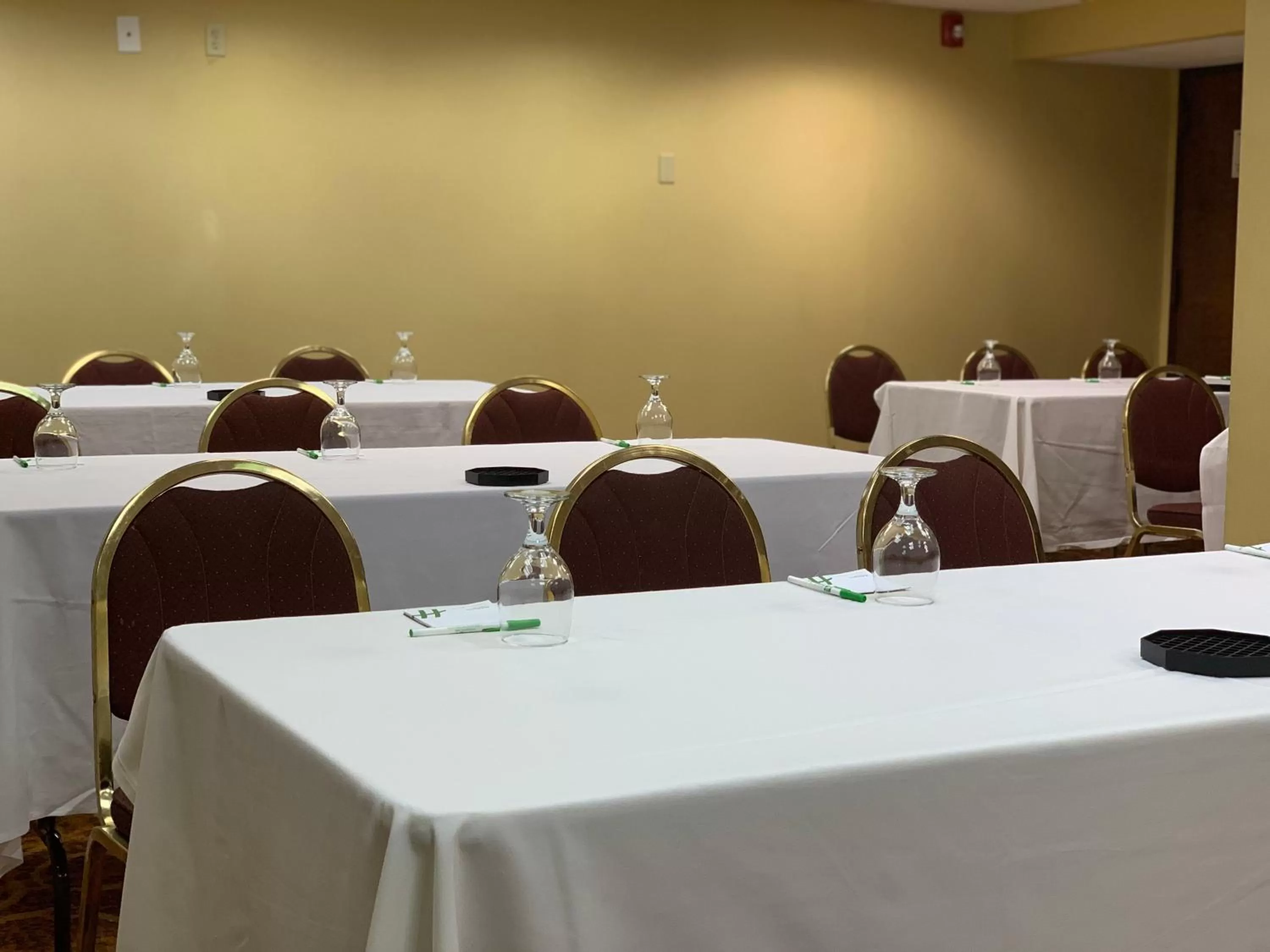 Meeting/conference room in Clarion Hotel & Suites Conference Center Memphis Airport