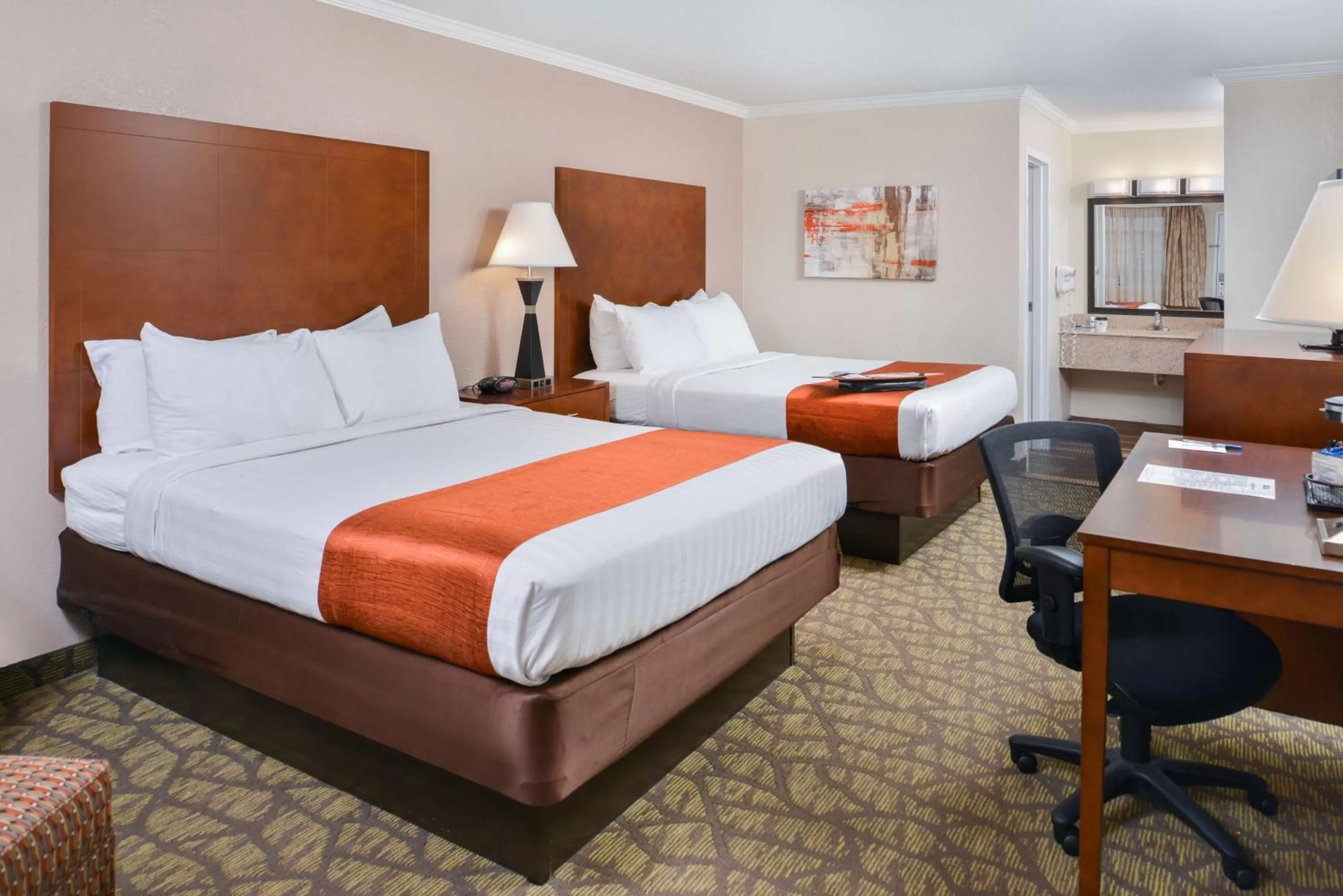 Queen Room with Two Queen Beds - Disability Access Tub in Best Western of Hartland