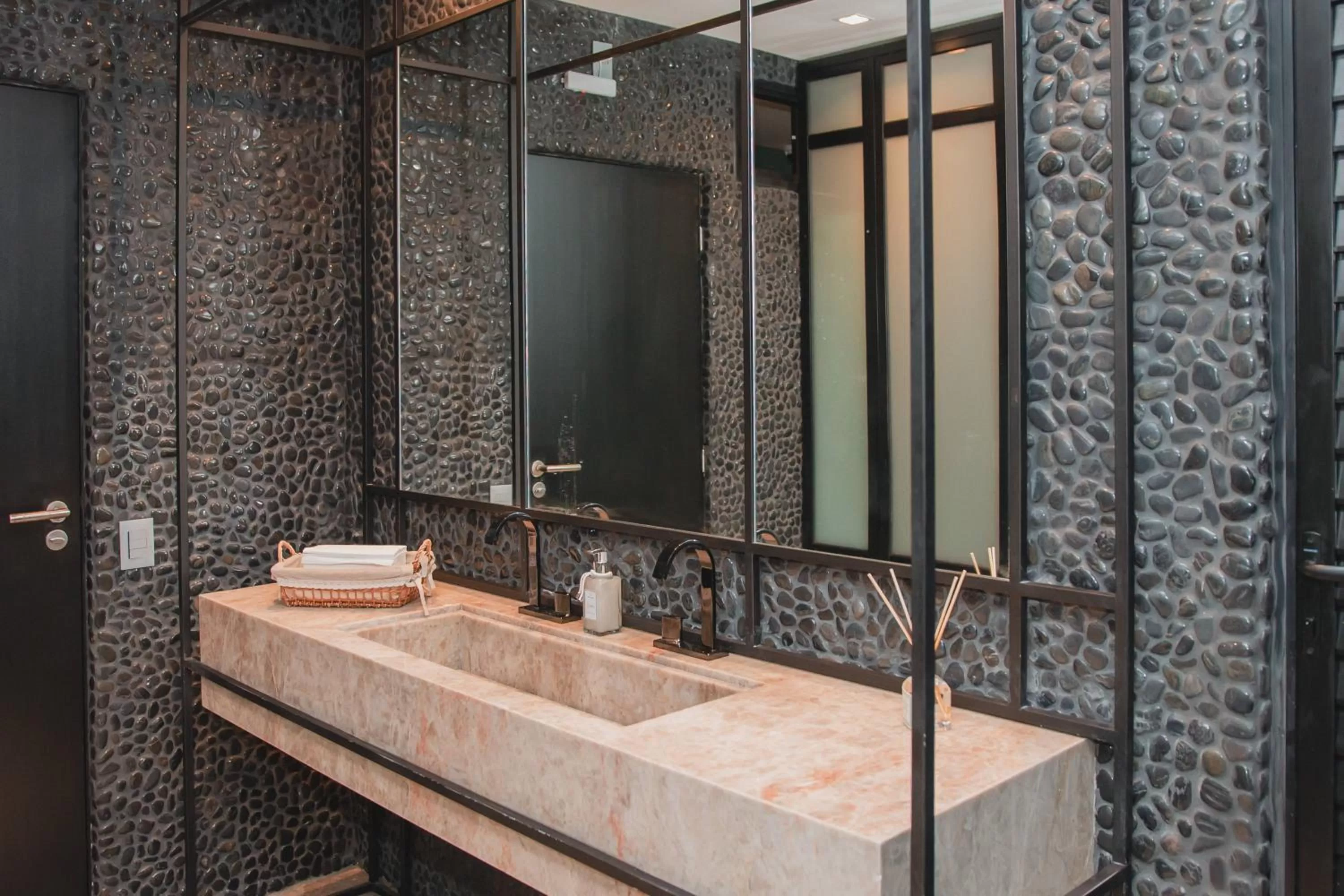 Bathroom in Pauli Boutique Hotel