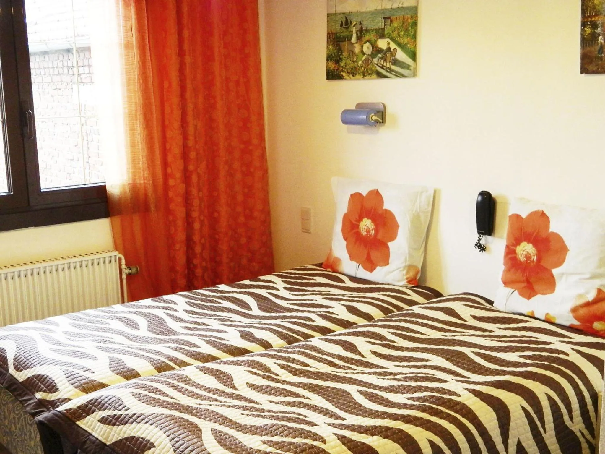 Bed in Hotel Paris Star