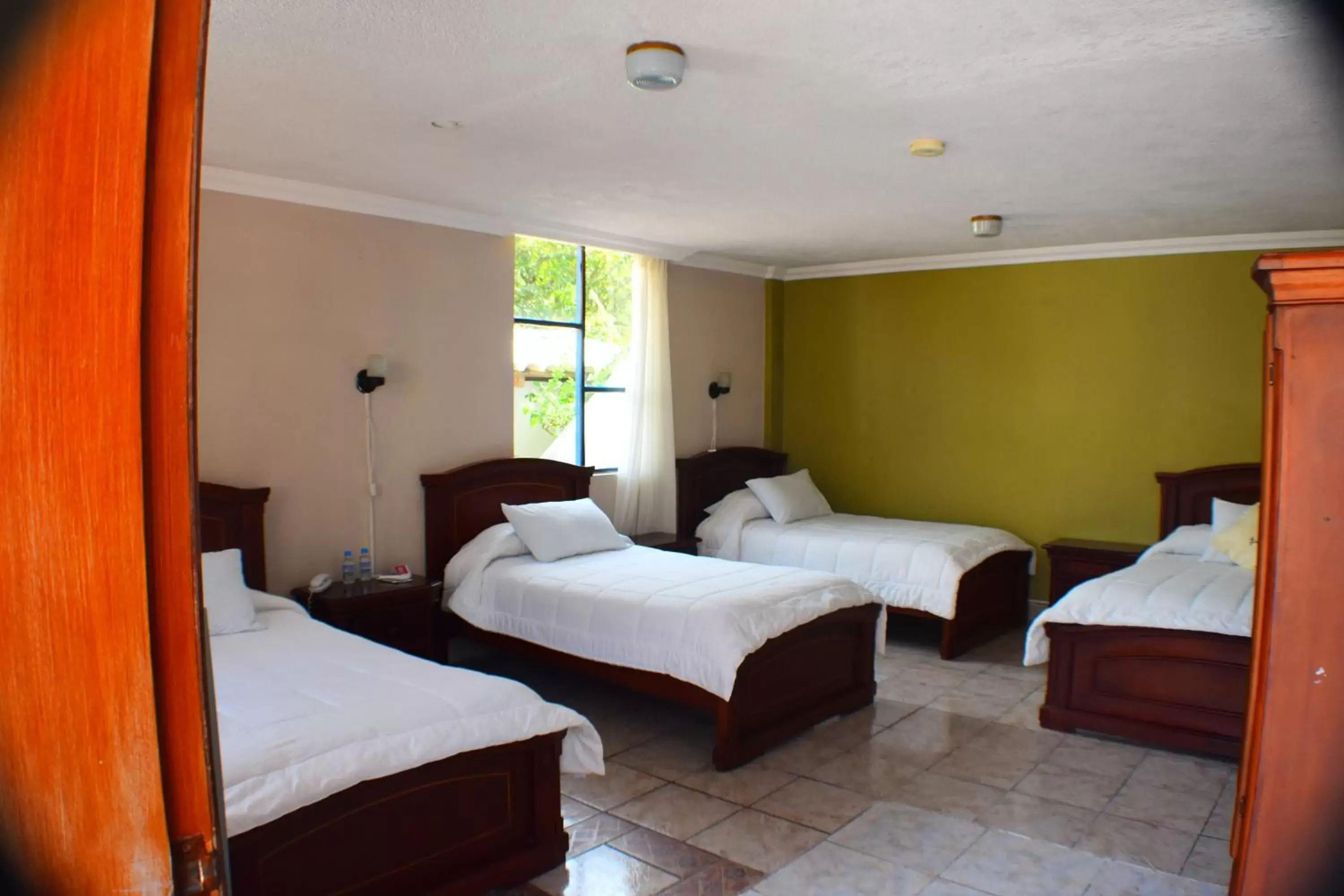 Standard Quadruple Room in Hosteria Casa Giralda Standard Quadruple Room in Hosteria Casa Giralda