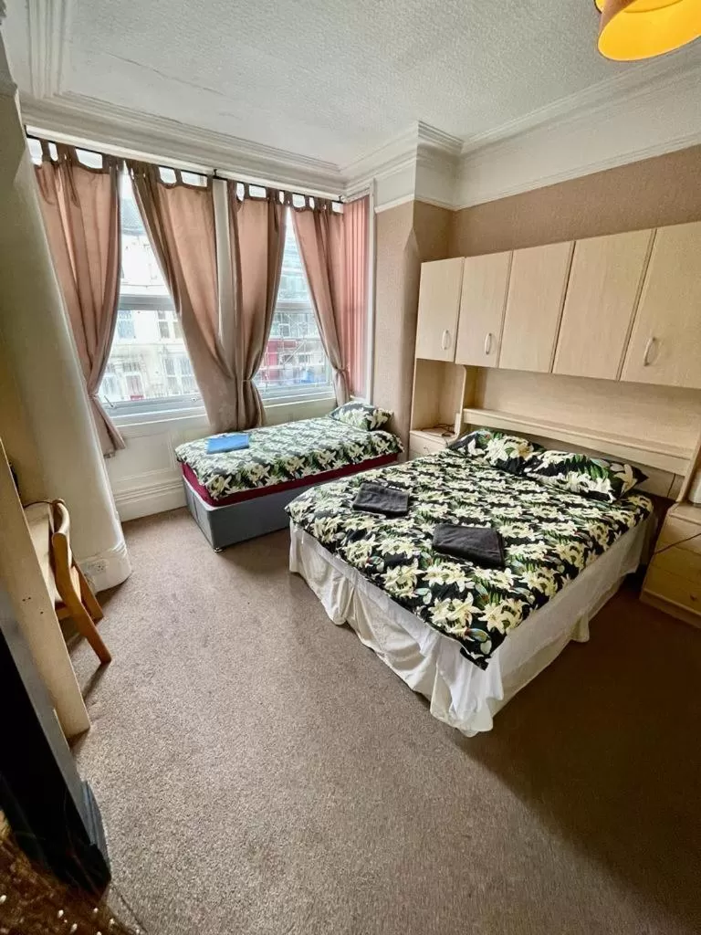 Photo of the whole room, Bed in Hayward Hotel