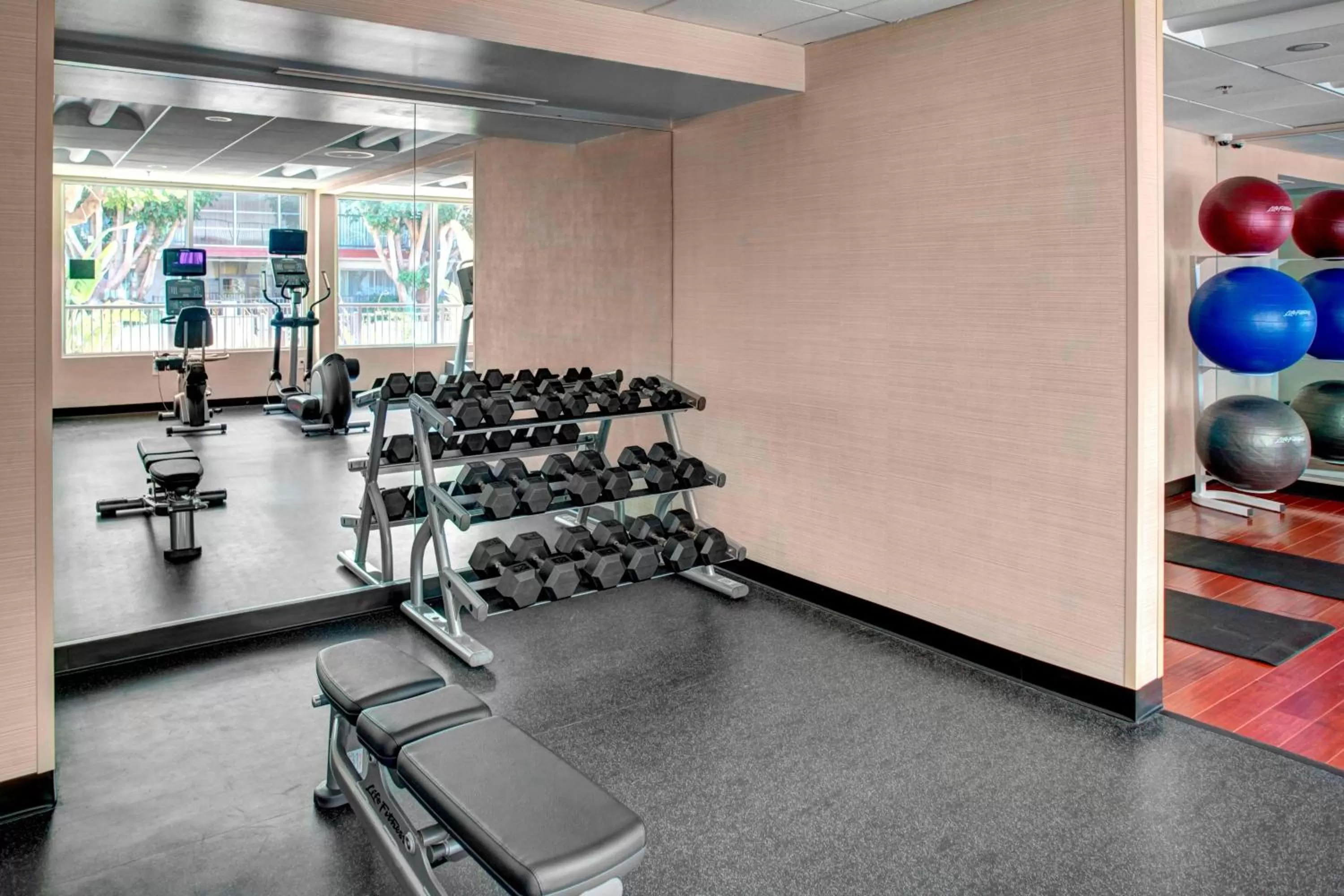 Fitness centre/facilities in Fairfield Inn & Suites by Marriott Los Angeles LAX/El Segundo